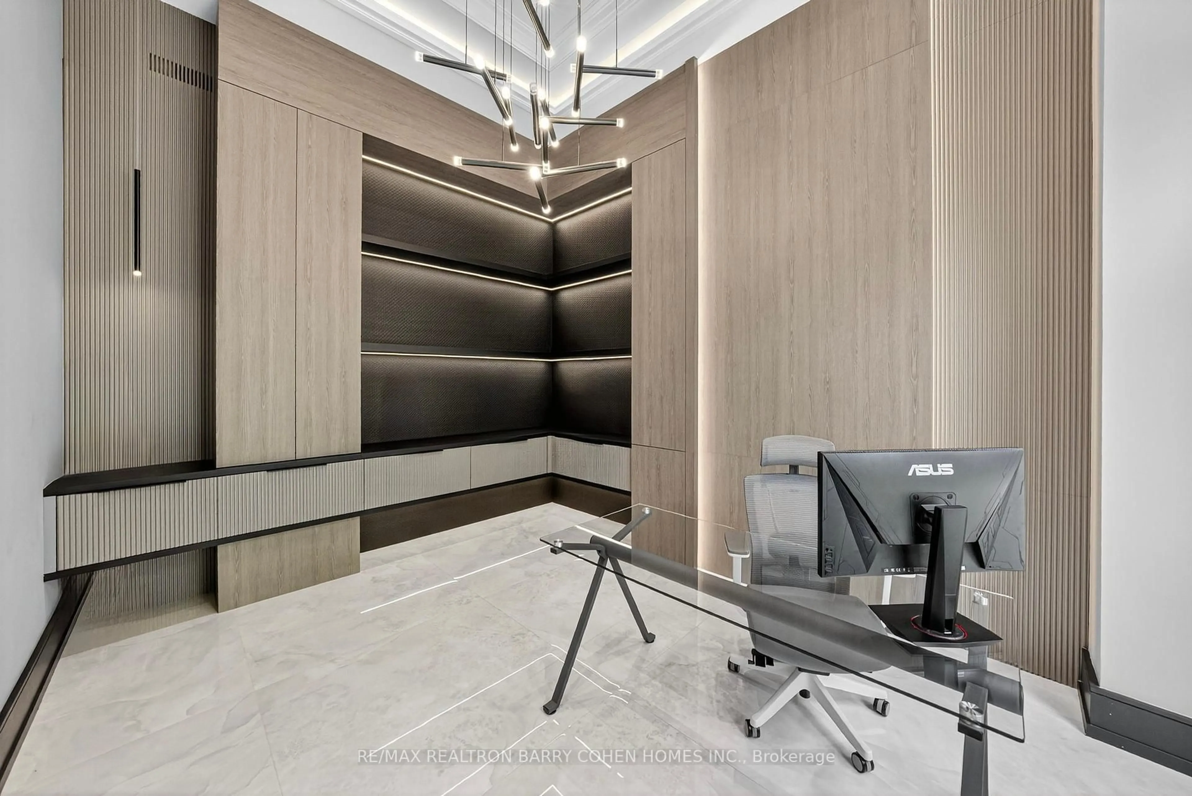 Indoor foyer for 35 Foursome Cres, Toronto Ontario M2P 1W1