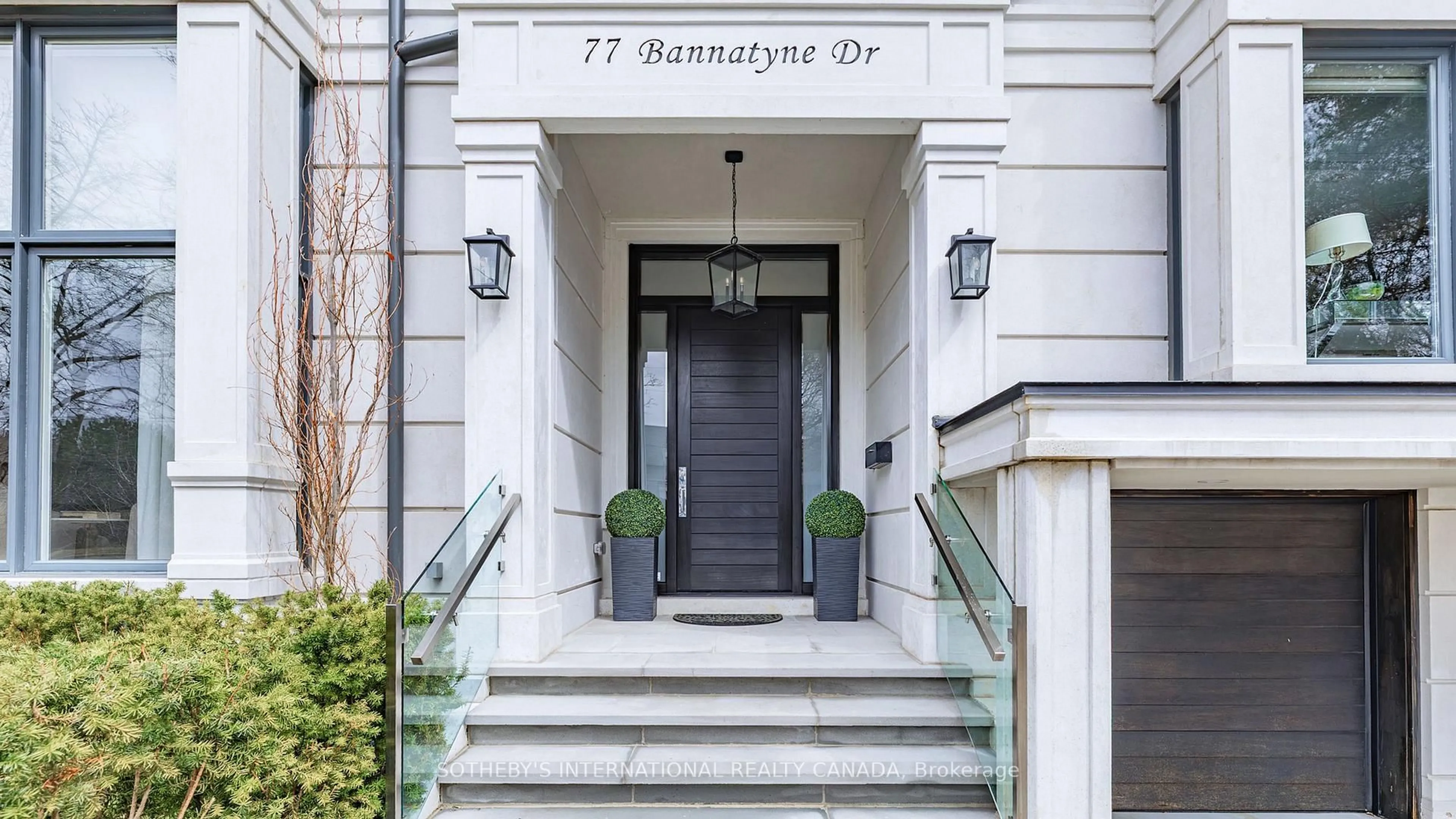 Indoor entryway for 77 Bannatyne Dr, Toronto Ontario M2L 2P2