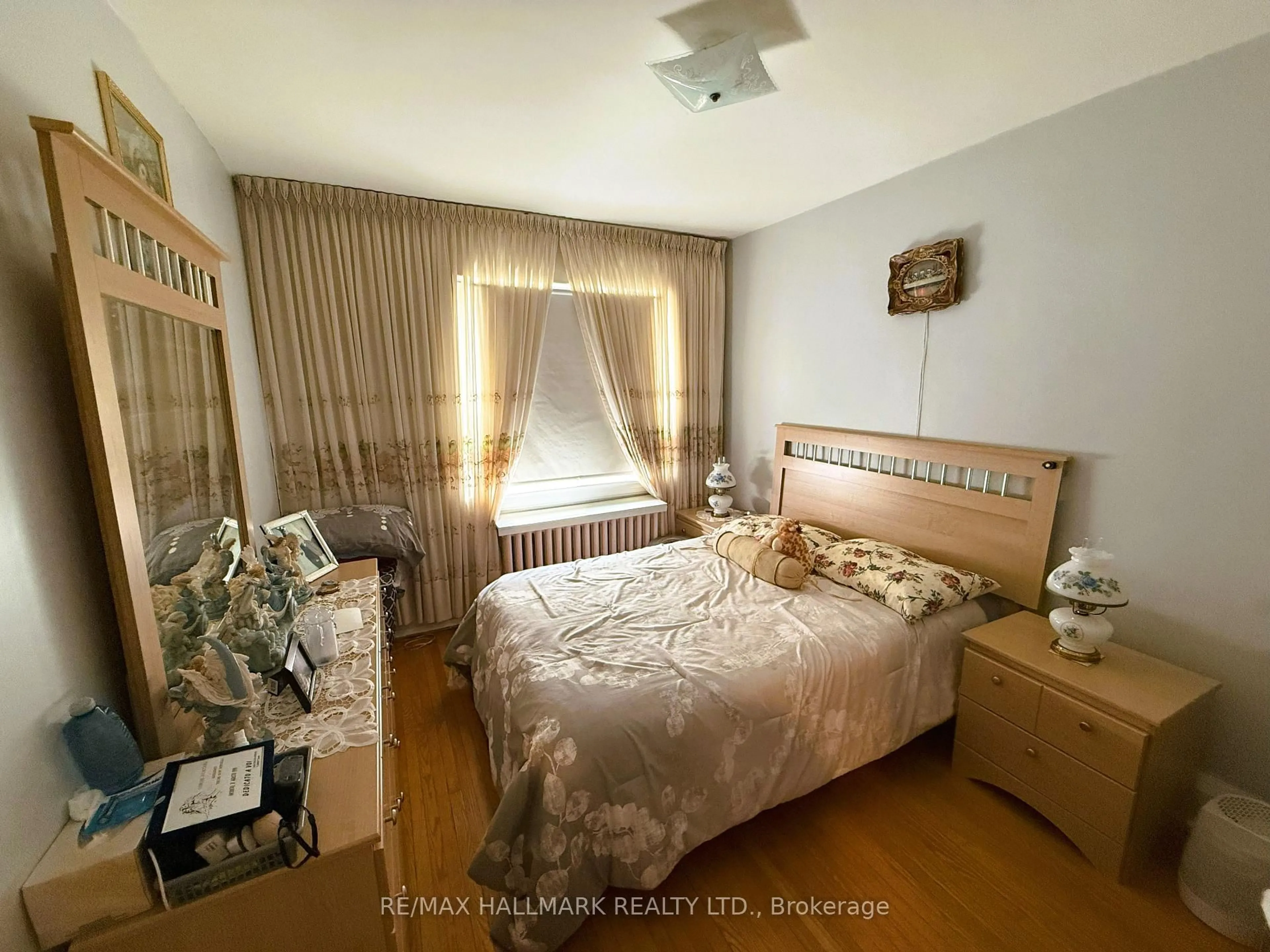 A pic of a room for 406 Lauder Ave Ave, Toronto Ontario M6E 3J2