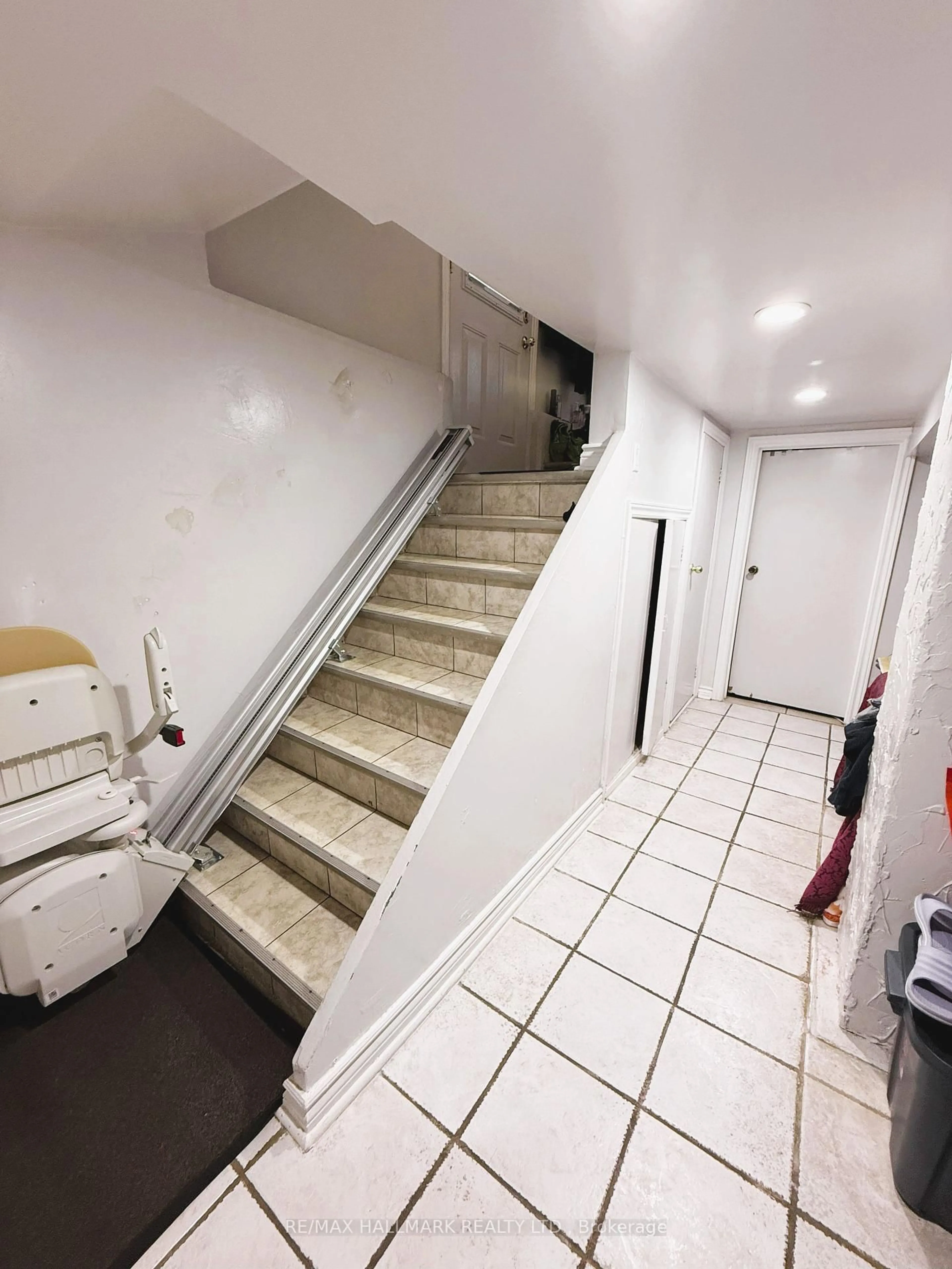 Stairs for 406 Lauder Ave Ave, Toronto Ontario M6E 3J2