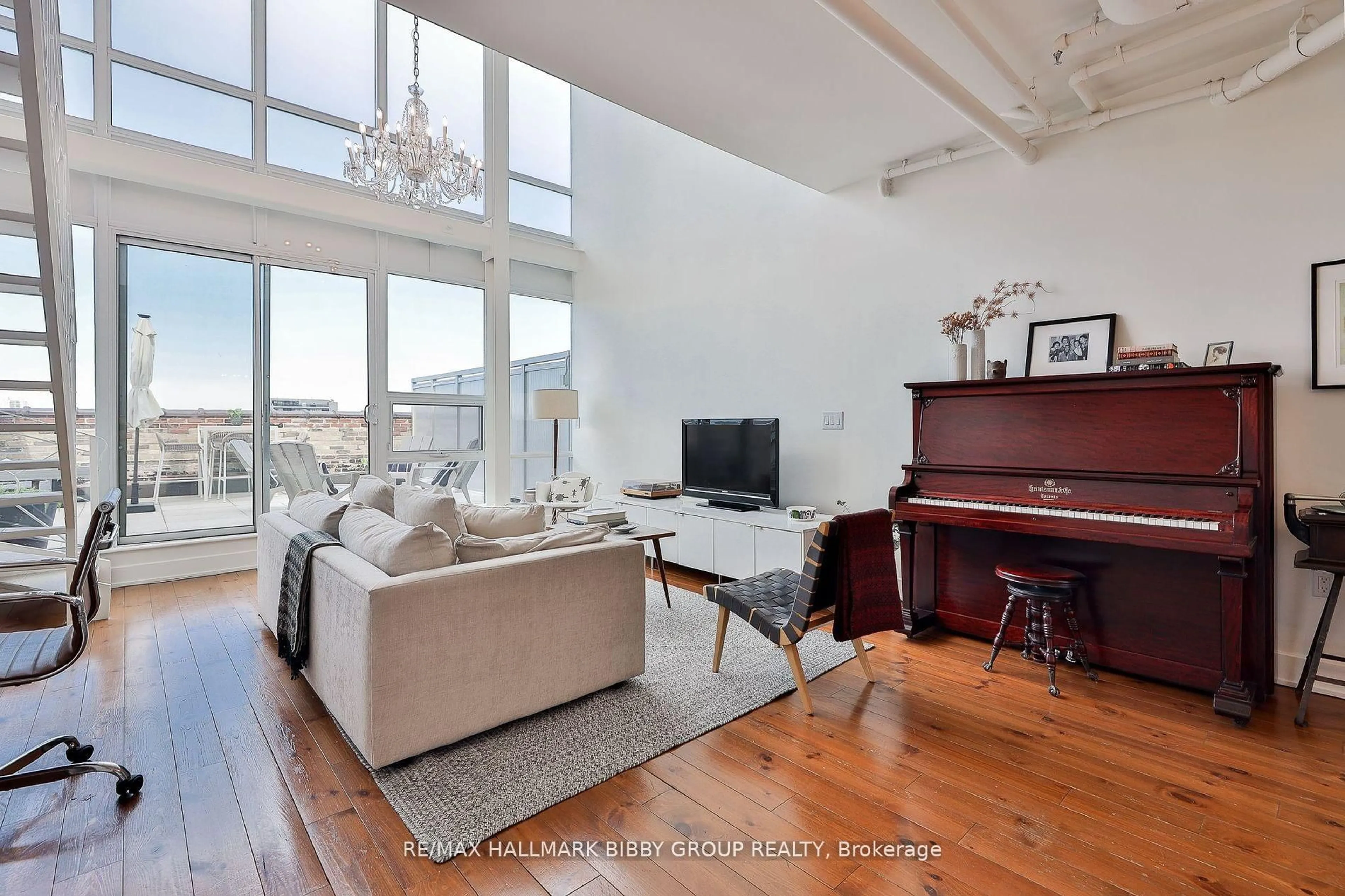 Living room with furniture, wood/laminate floor for 183 Dovercourt Rd #Ph9, Toronto Ontario M6J 3C1