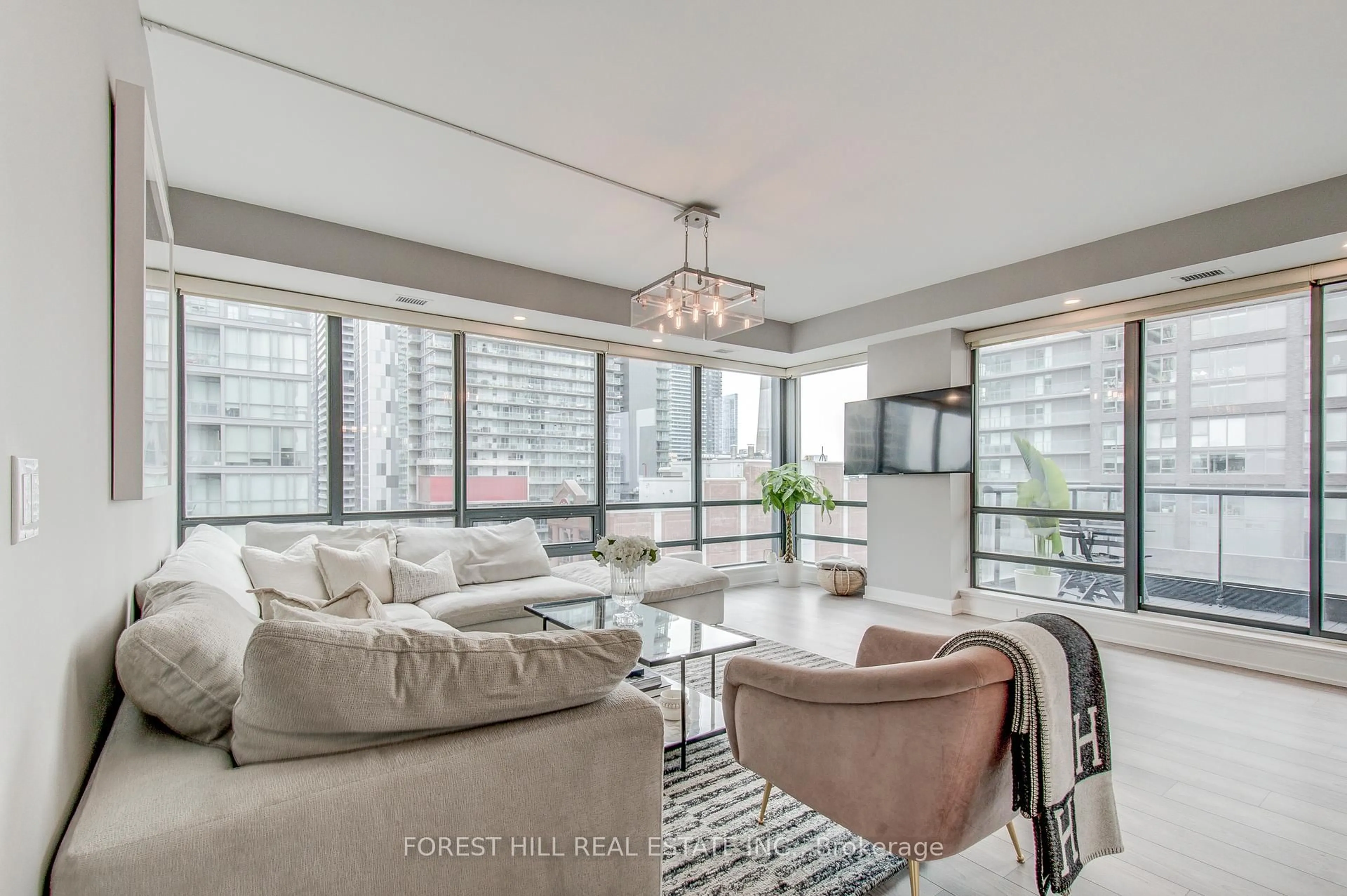 Living room with furniture, unknown for 438 King St #1708, Toronto Ontario M5V 3T9