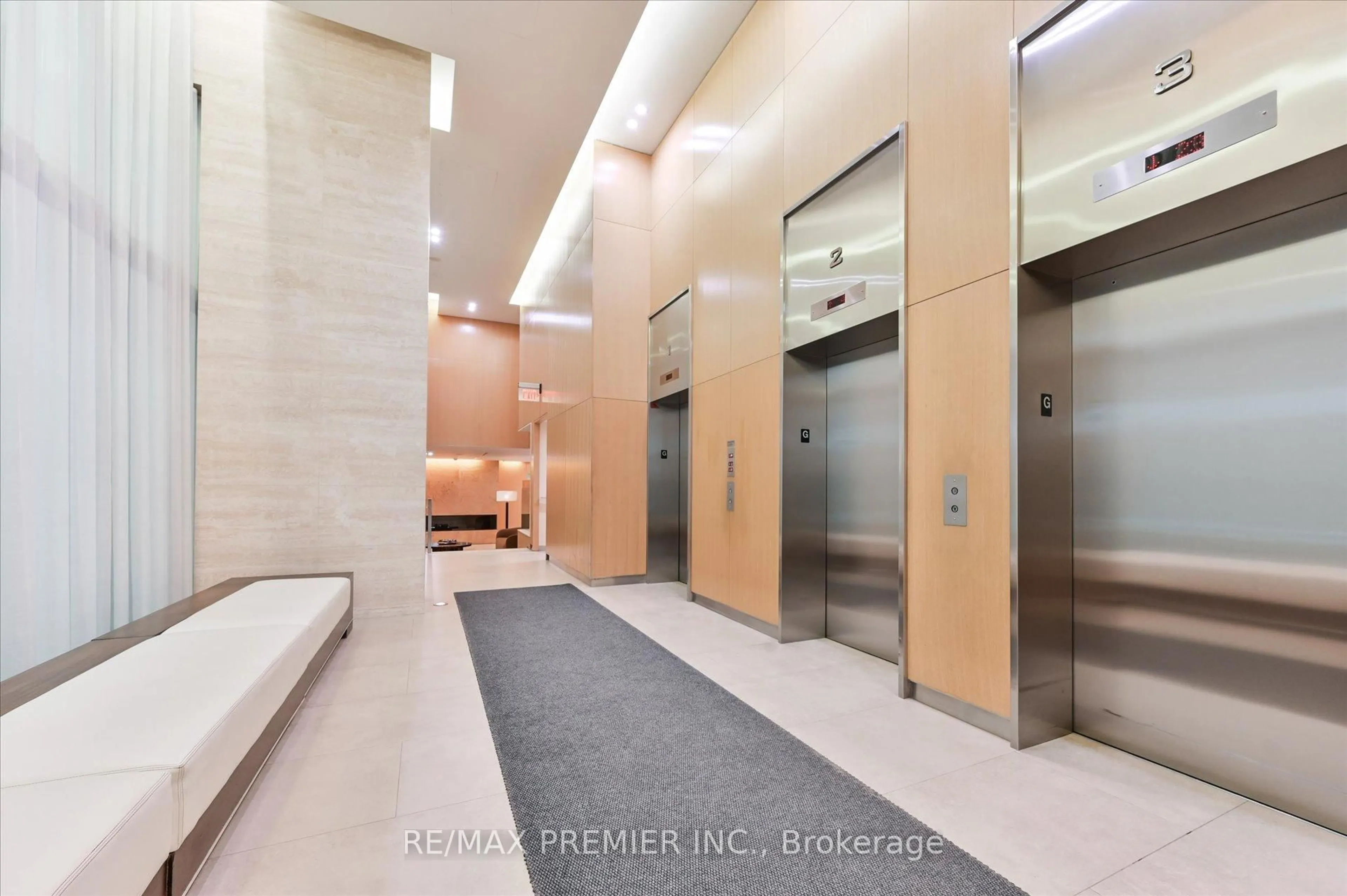 Indoor foyer for 25 Broadway Ave #1002, Toronto Ontario M4P 1T7