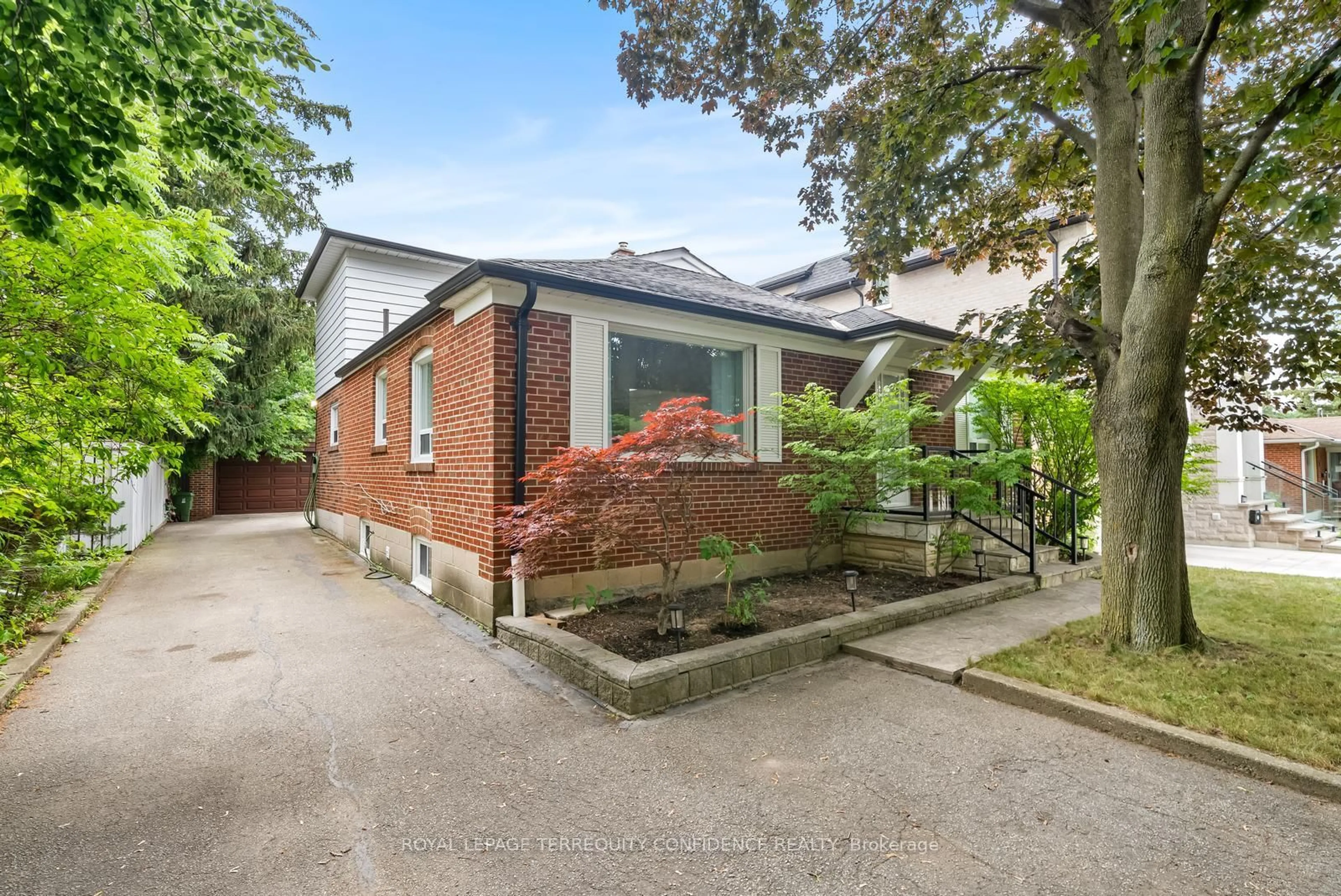 Home with brick exterior material, street for 237 Churchill Ave, Toronto Ontario M2R 1E2