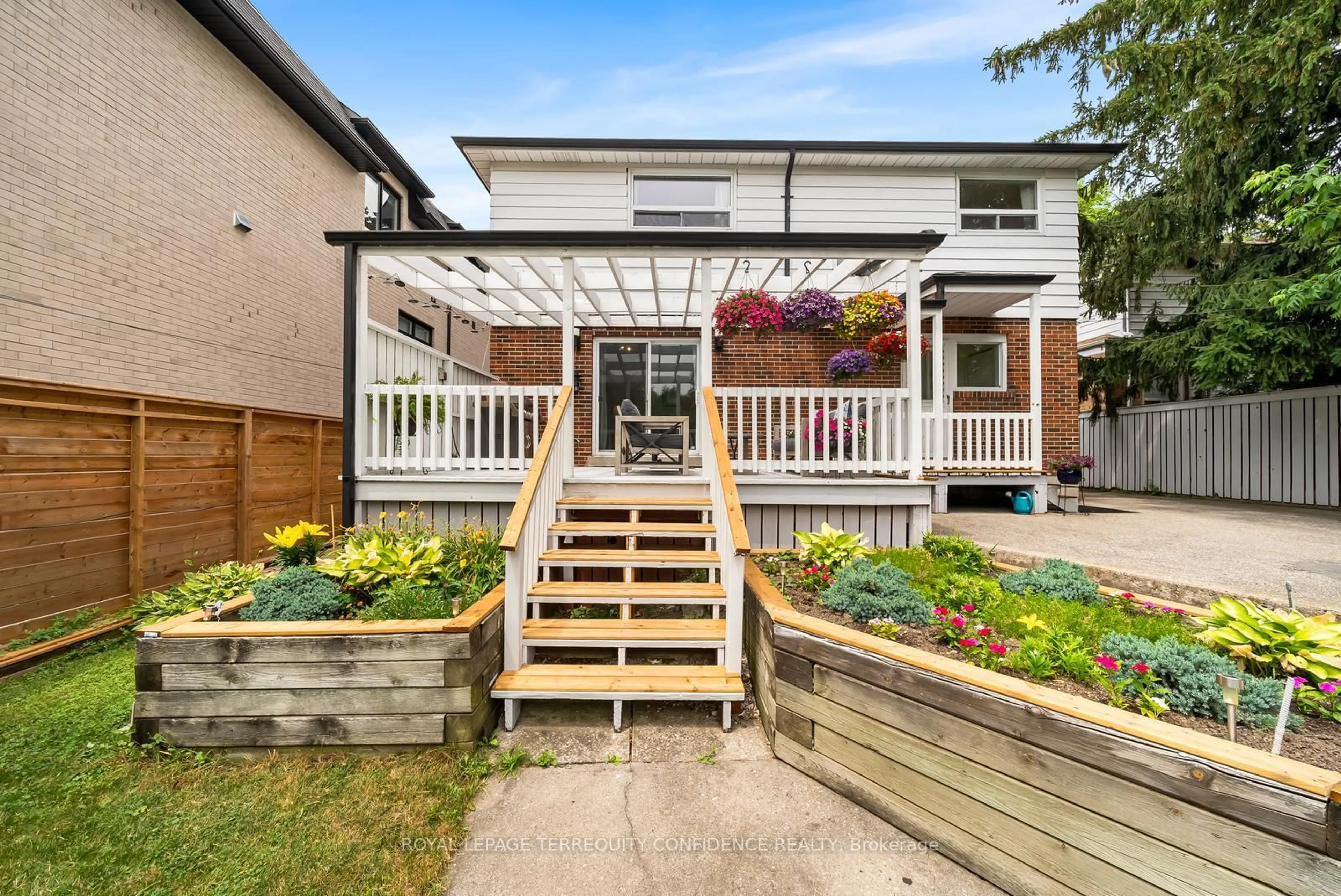 Patio, street for 237 Churchill Ave, Toronto Ontario M2R 1E2