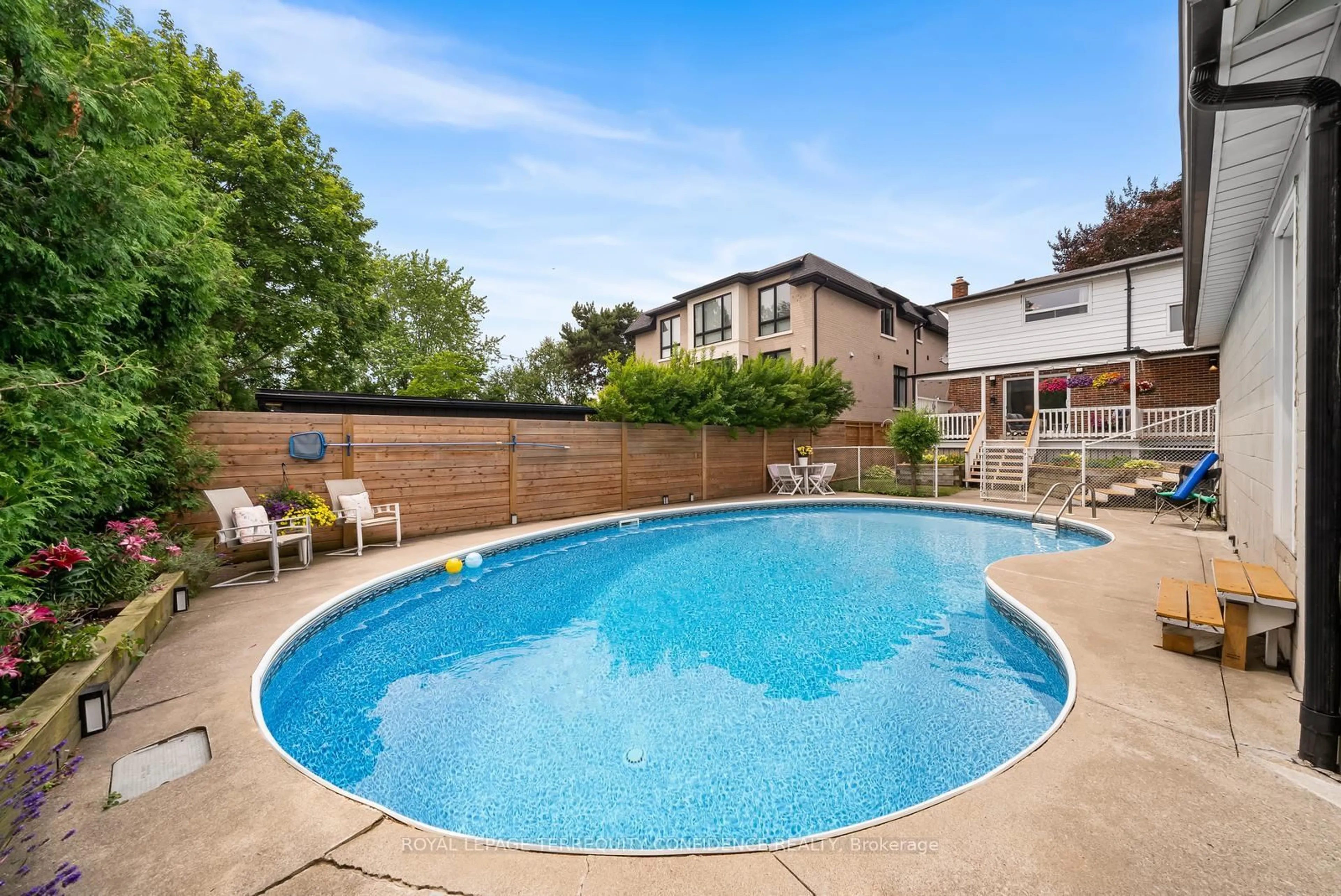 Pool for 237 Churchill Ave, Toronto Ontario M2R 1E2