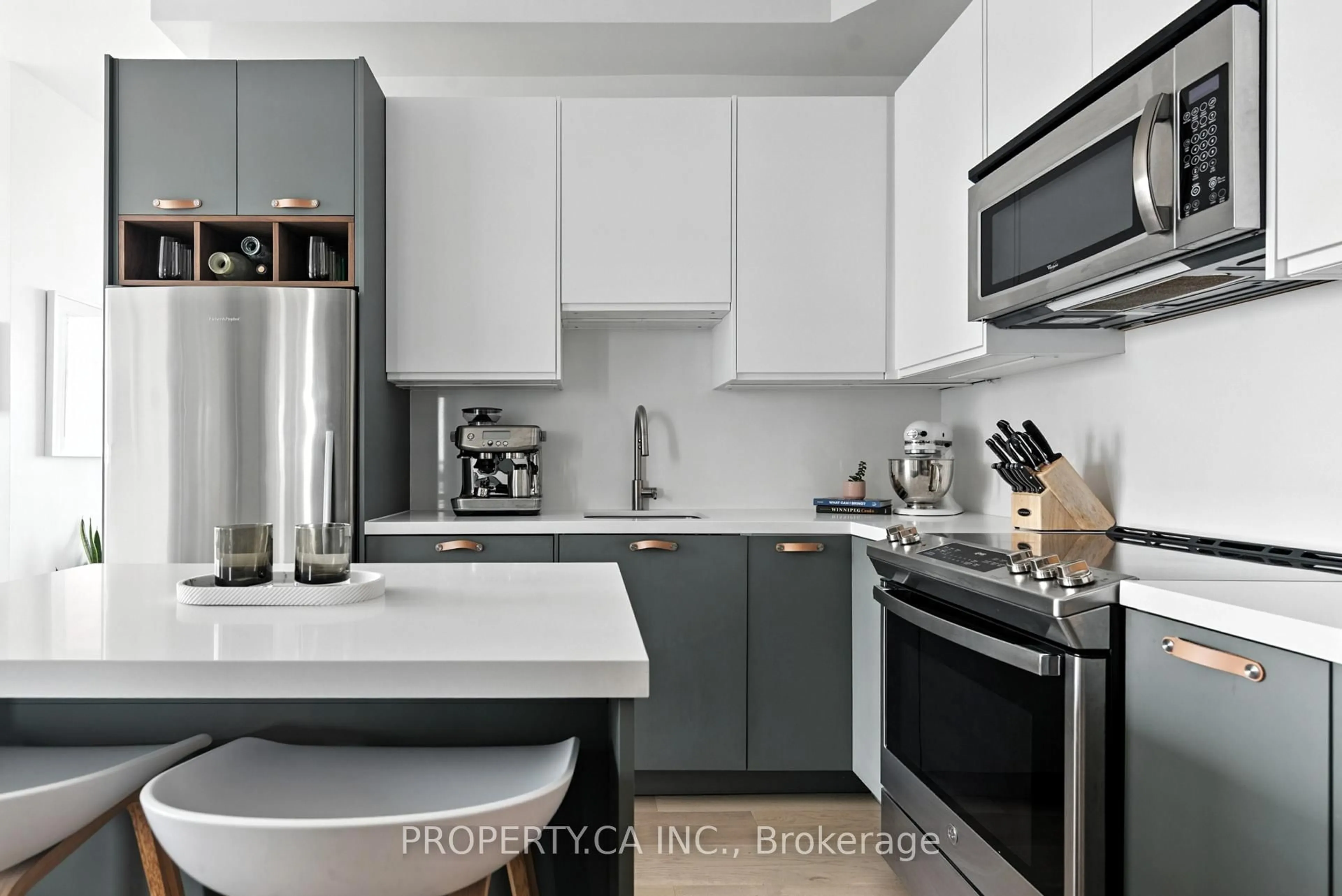 Standard kitchen, ceramic/tile floor for 500 Sherbourne St #3202, Toronto Ontario M4X 1L1