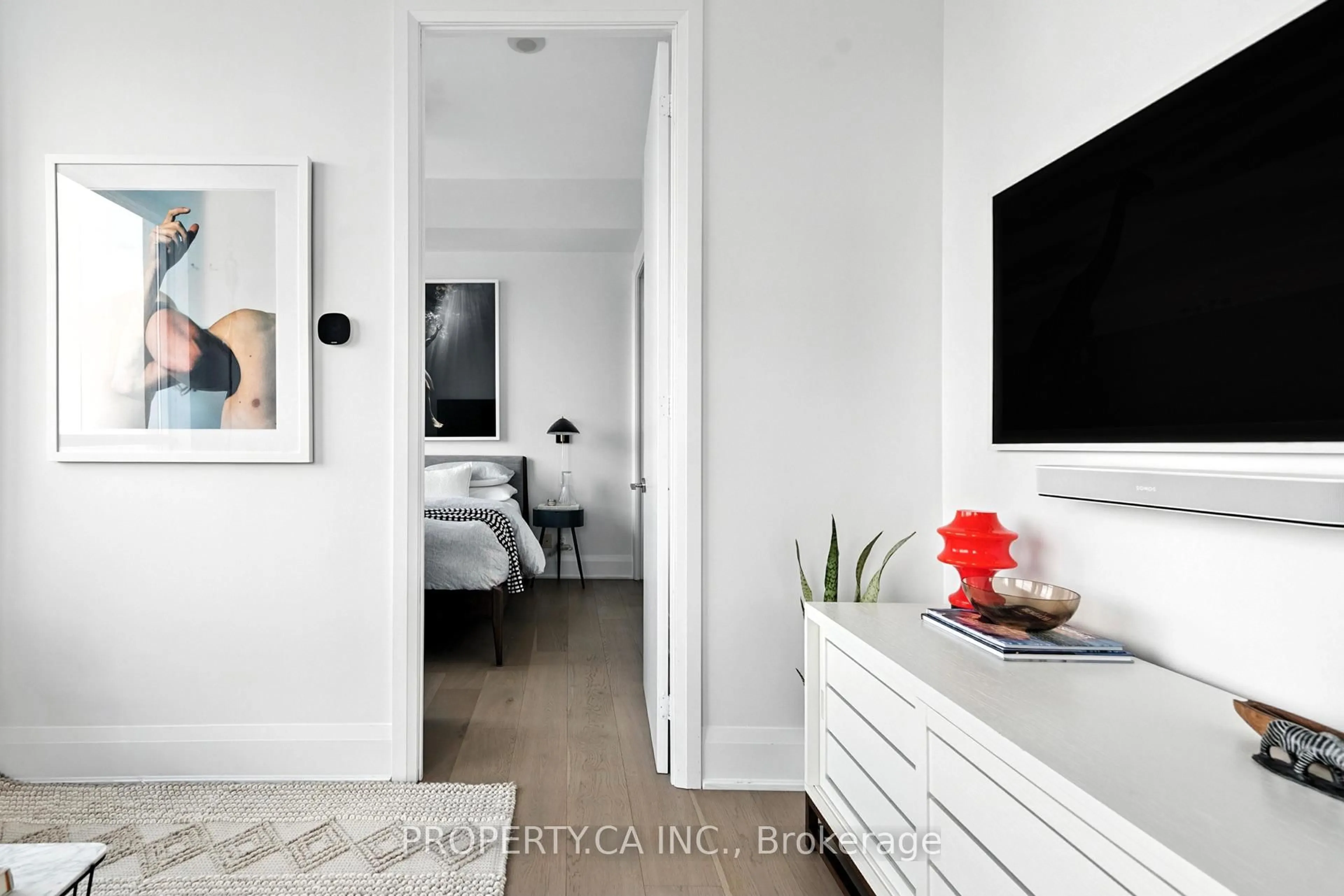 Indoor entryway for 500 Sherbourne St #3202, Toronto Ontario M4X 1L1