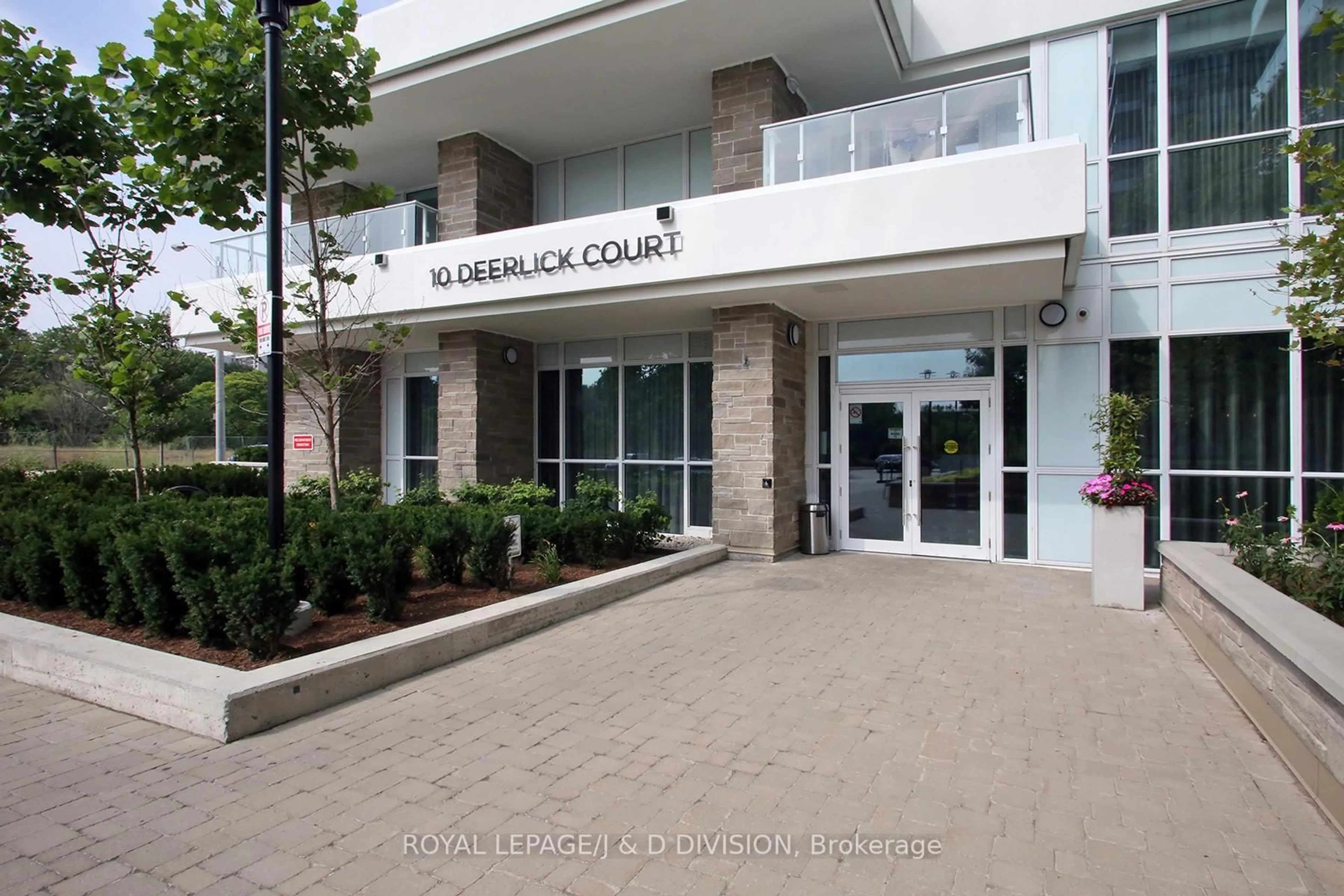 Indoor foyer for 10 Deerlick Crt #305, Toronto Ontario M3A 0A7