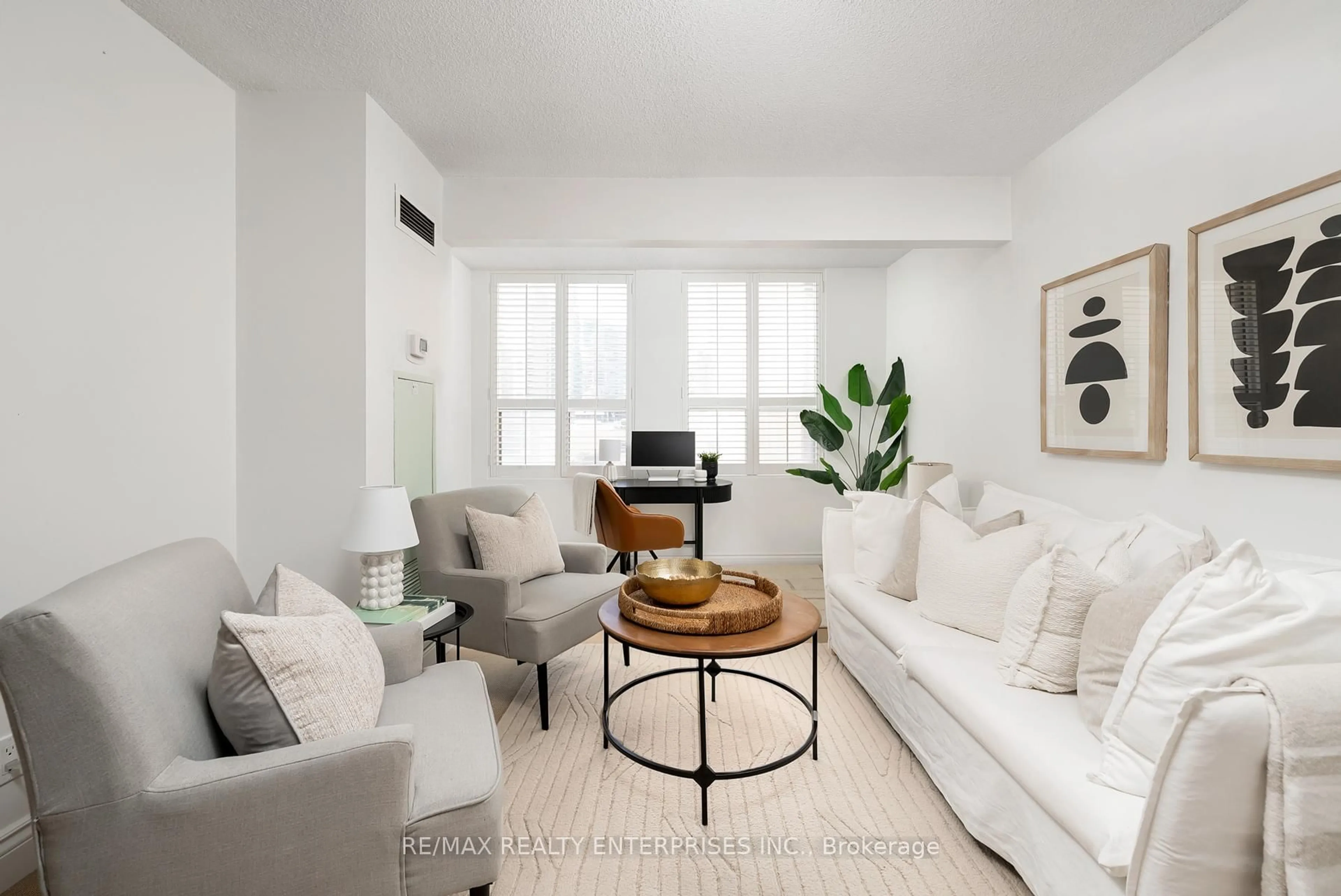 Living room with furniture, unknown for 25 Grenville St #610, Toronto Ontario M4Y 2X5
