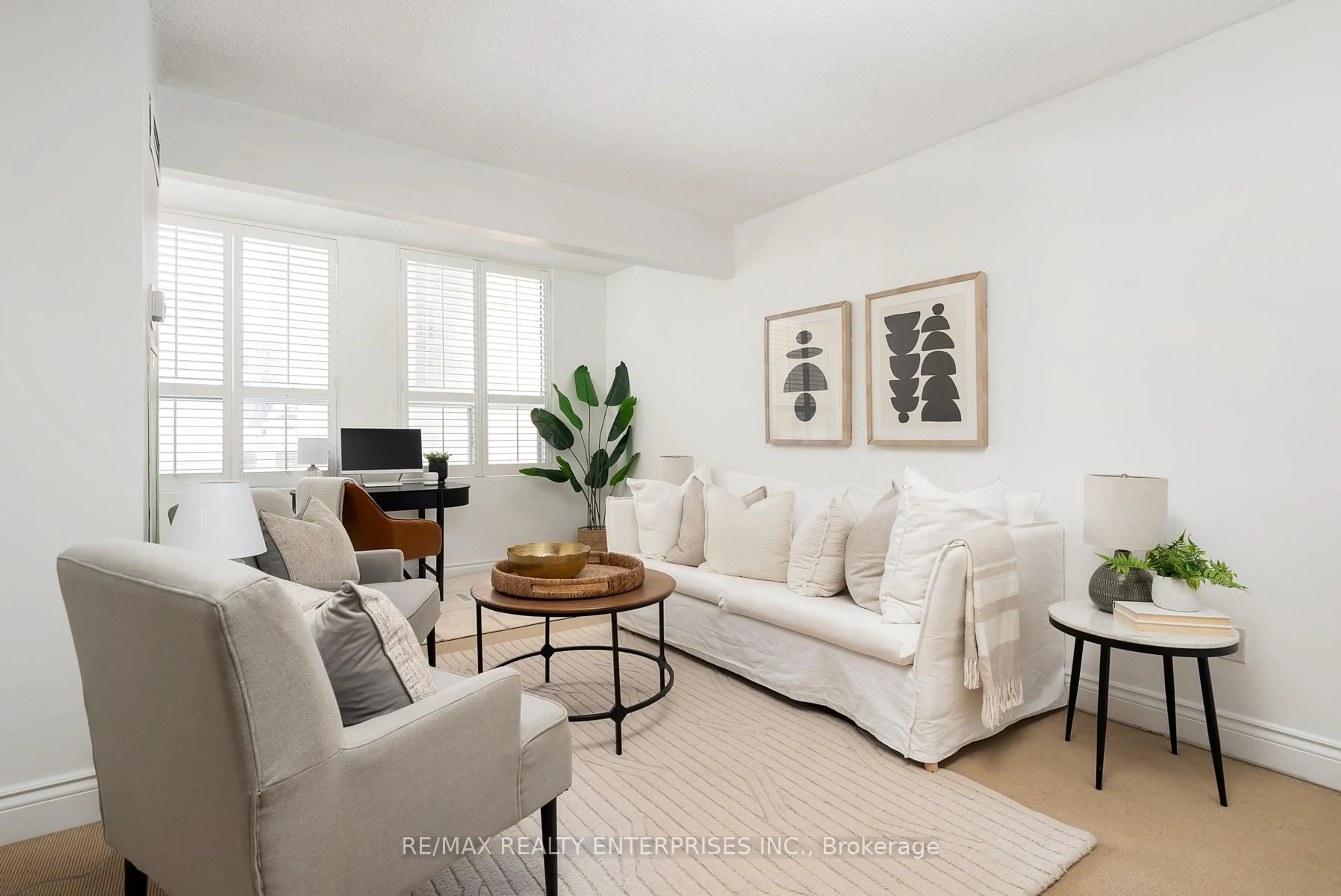 Living room with furniture, unknown for 25 Grenville St #610, Toronto Ontario M4Y 2X5