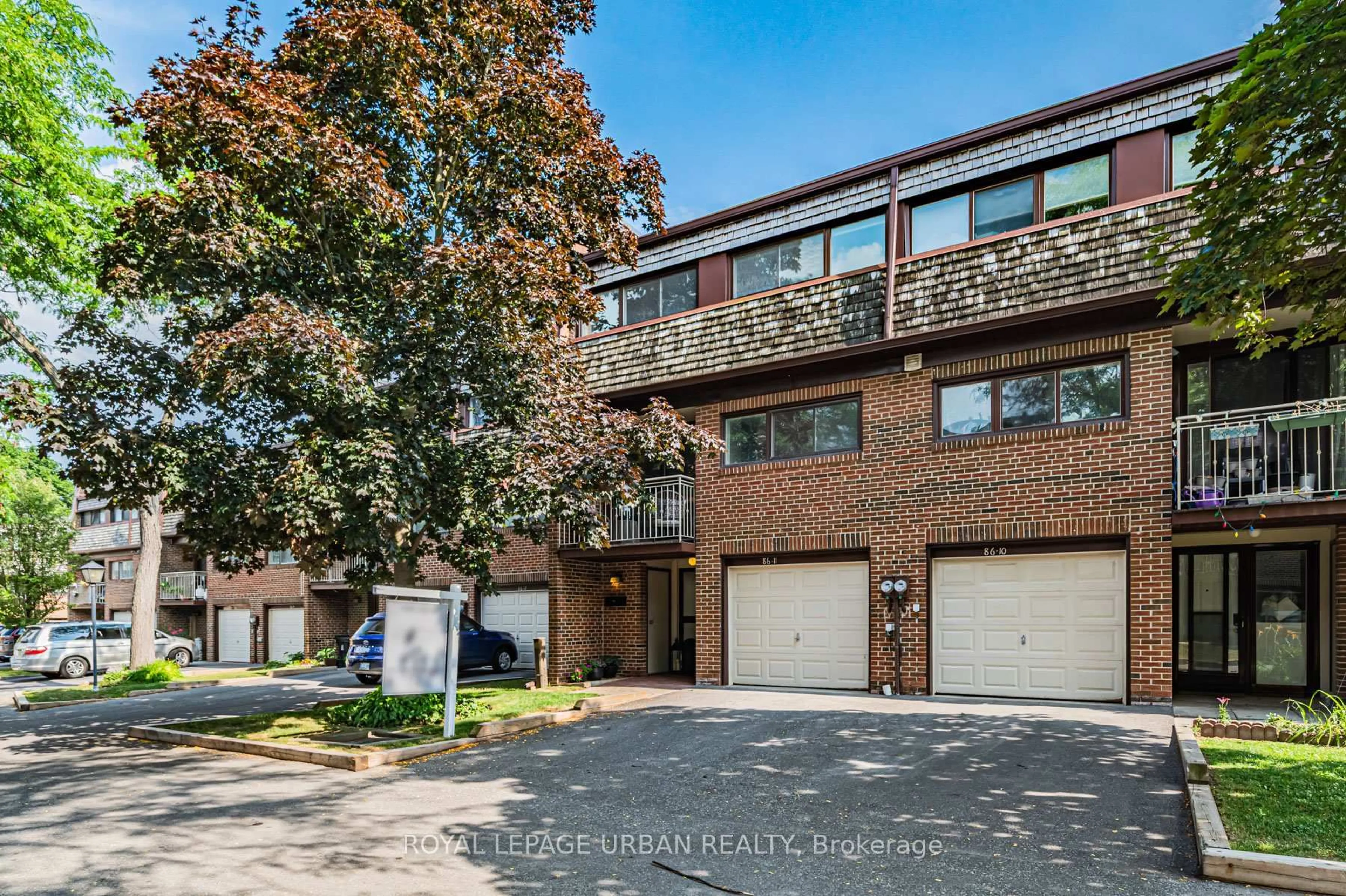 Home with brick exterior material, street for 86 Castlebury Cres #11, Toronto Ontario M2H 1W8