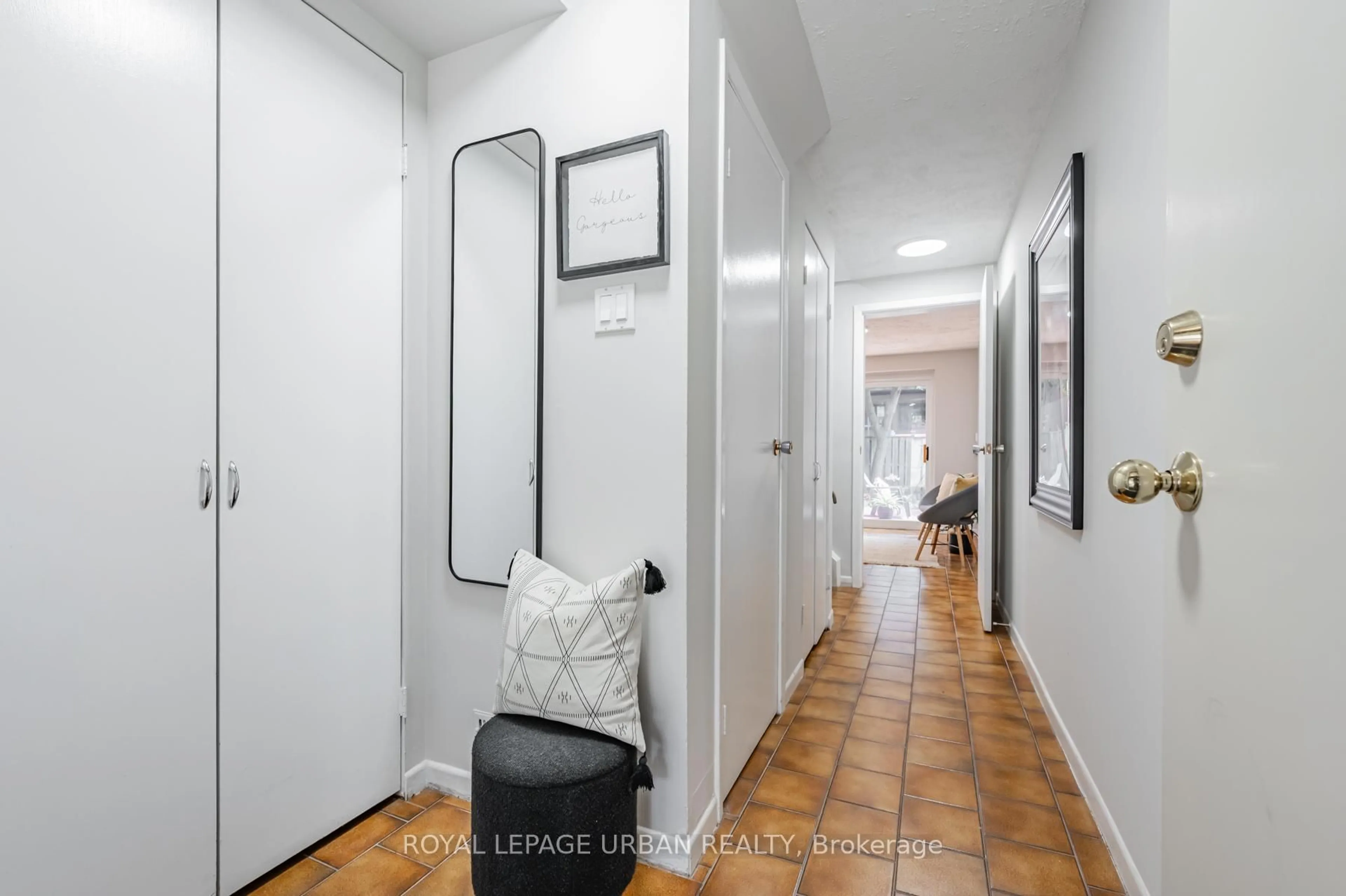 Indoor entryway for 86 Castlebury Cres #11, Toronto Ontario M2H 1W8