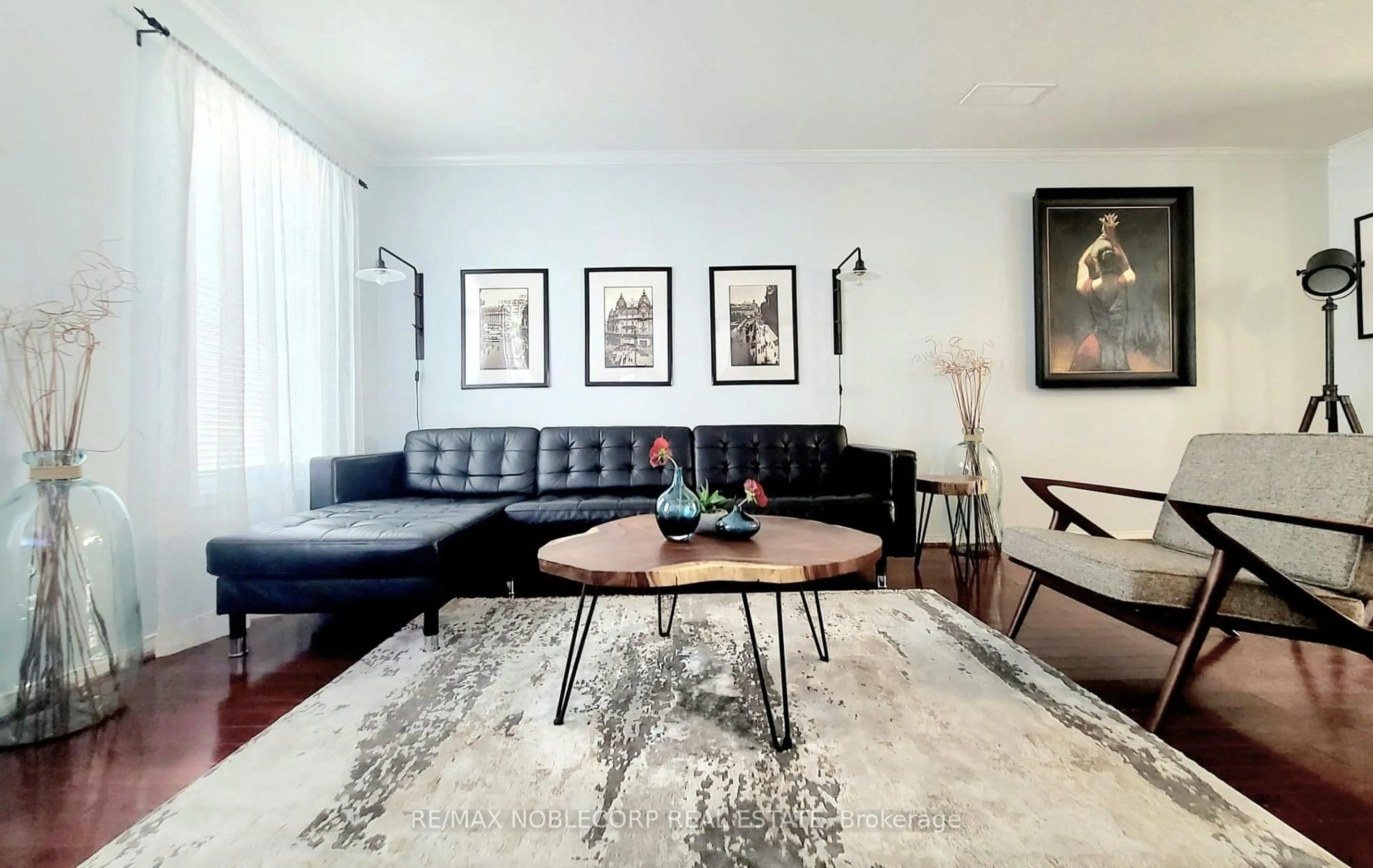 Living room with furniture, wood/laminate floor for 17 Overlea Blvd #D, Toronto Ontario M4H 1R4