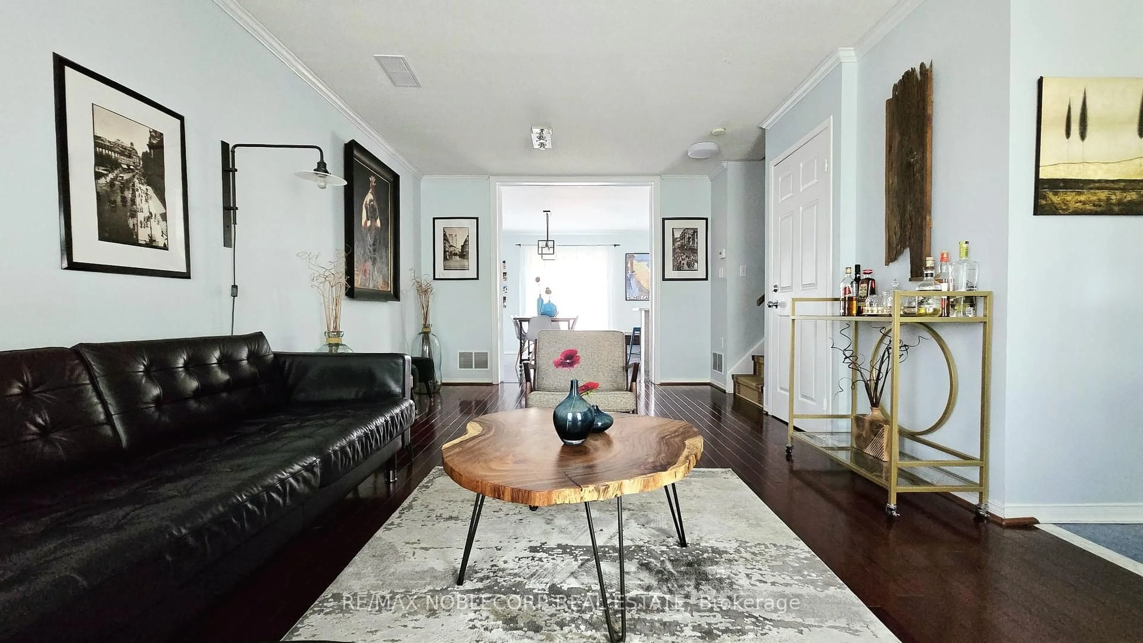 Living room with furniture, wood/laminate floor for 17 Overlea Blvd #D, Toronto Ontario M4H 1R4