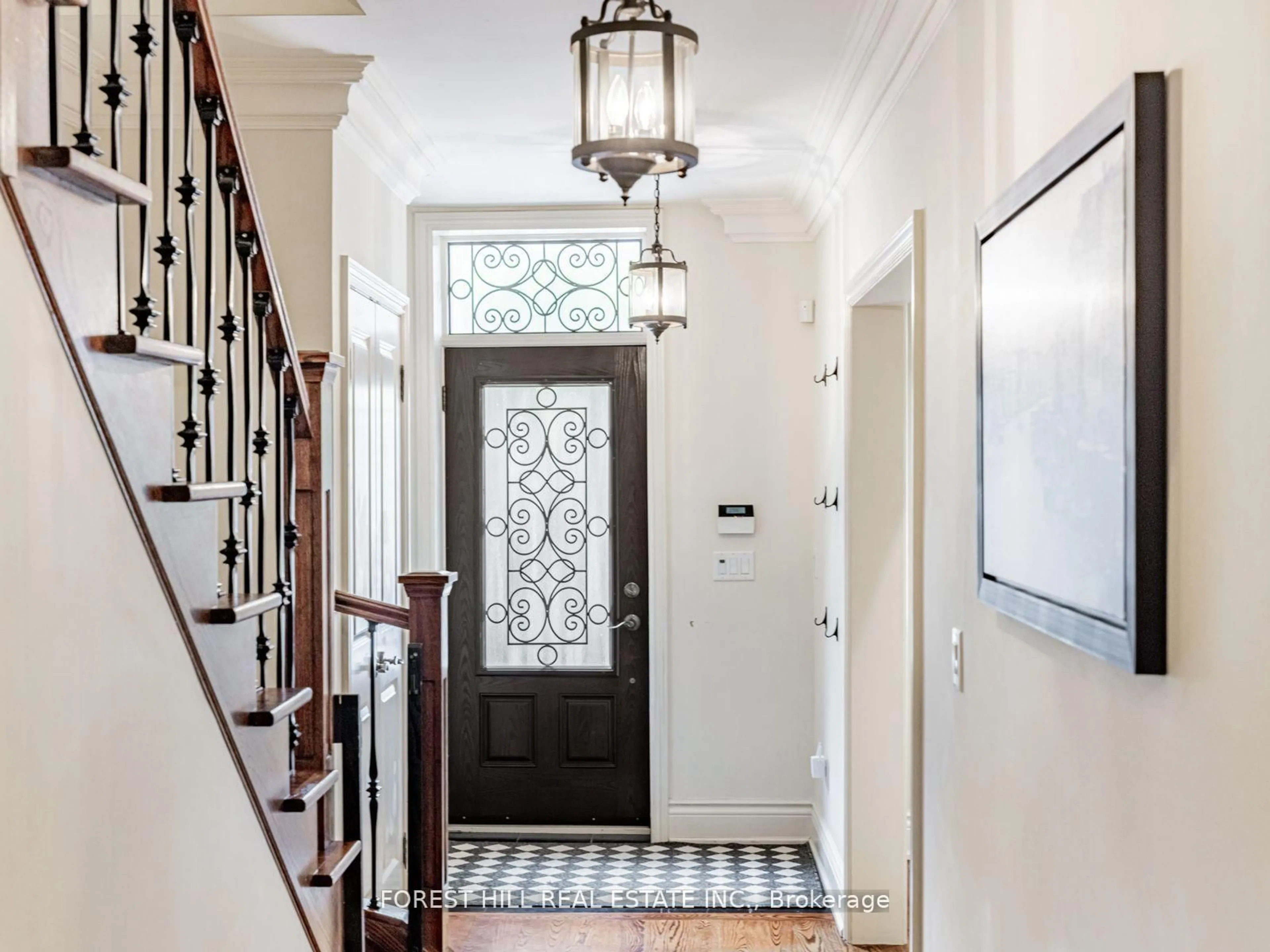Indoor entryway for 31 Latimer Ave, Toronto Ontario M5N 2M1