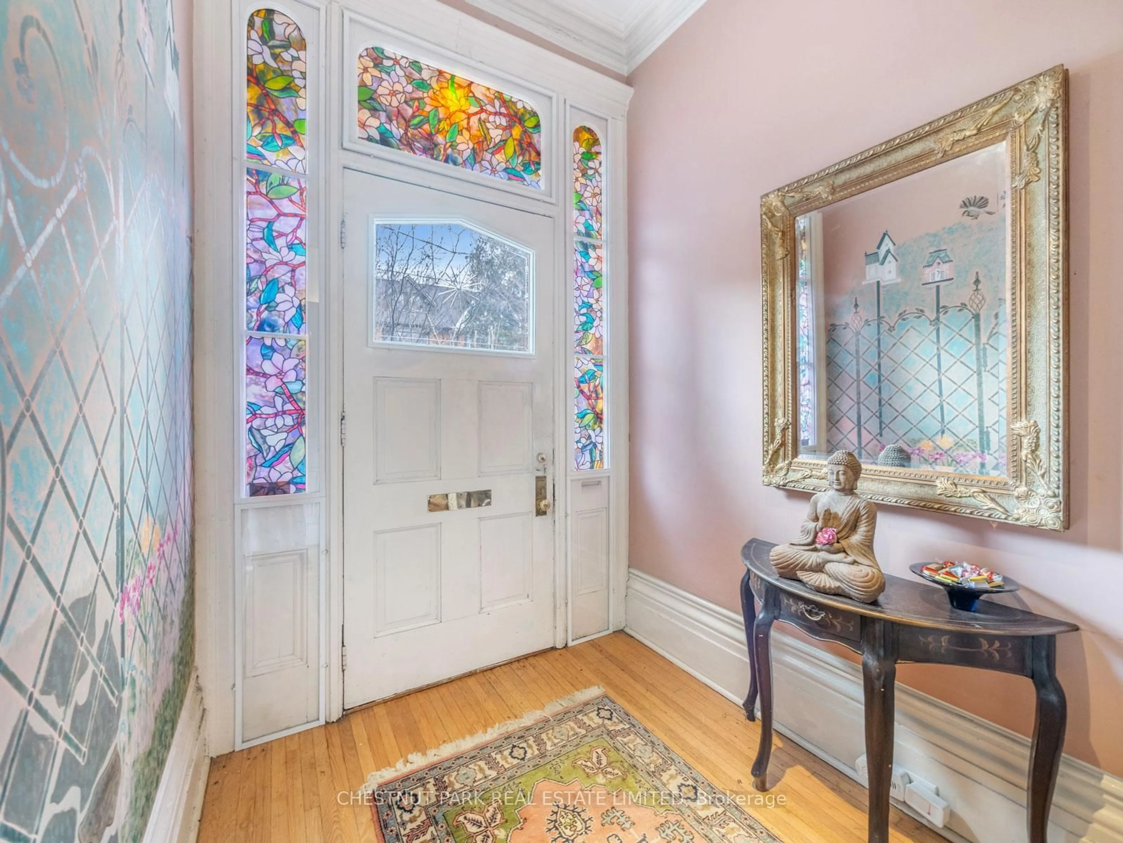 Indoor entryway for 126 Seaton St, Toronto Ontario M5A 2T3
