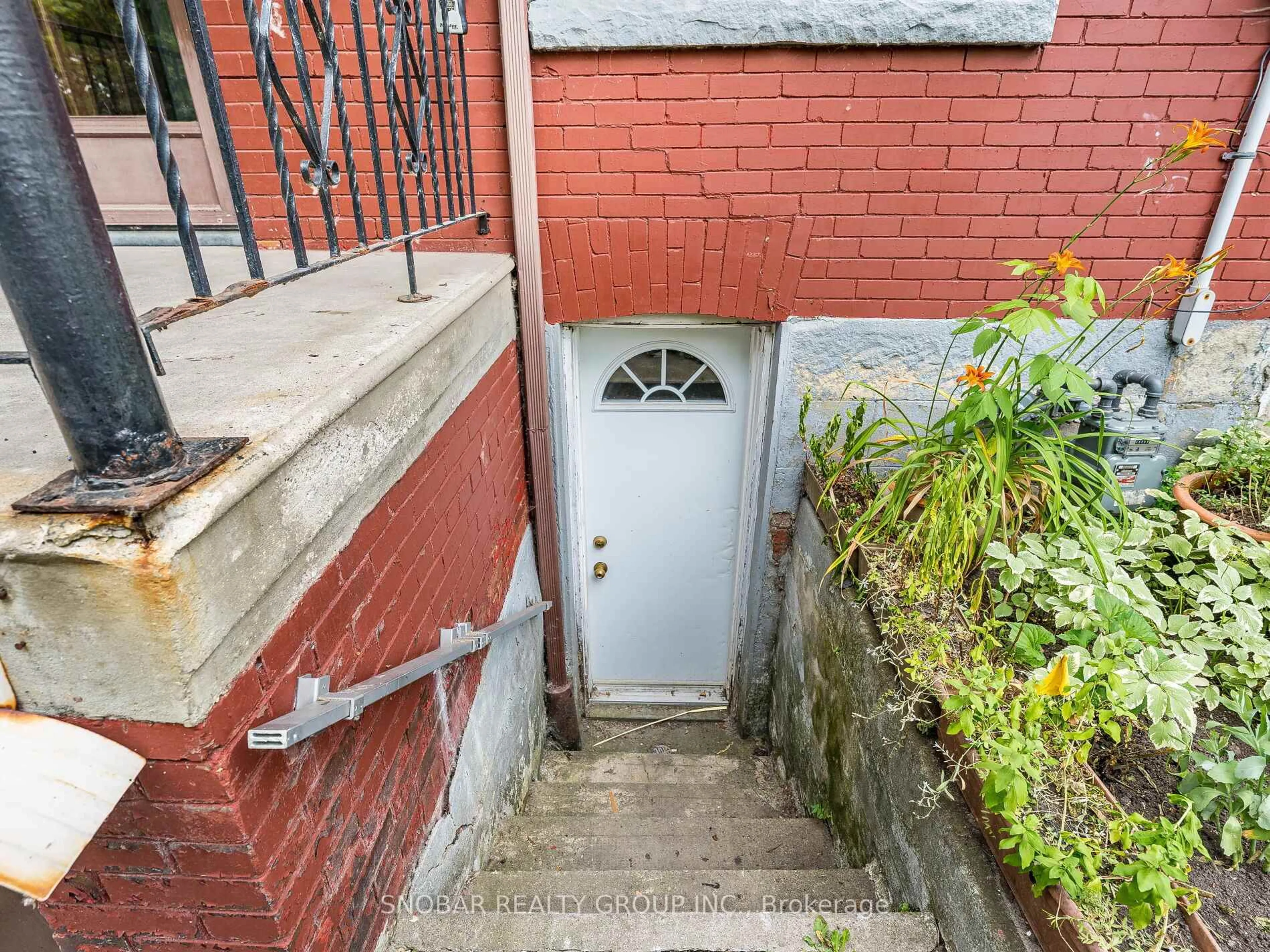 Unknown for 182 Brock Ave, Toronto Ontario M6K 2L6