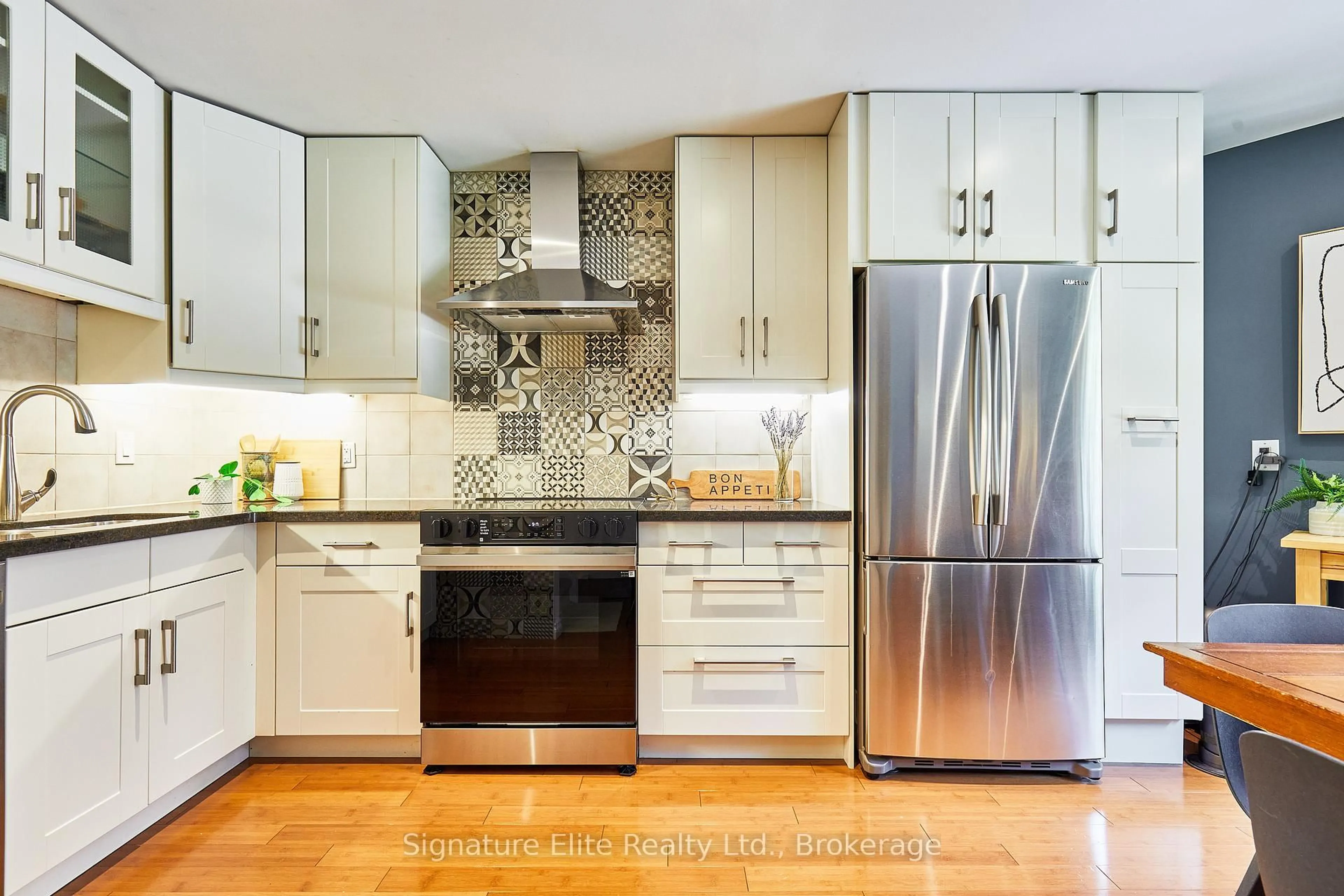 Contemporary kitchen, unknown for 130 Clinton St #TH7, Toronto Ontario M6G 2Y4