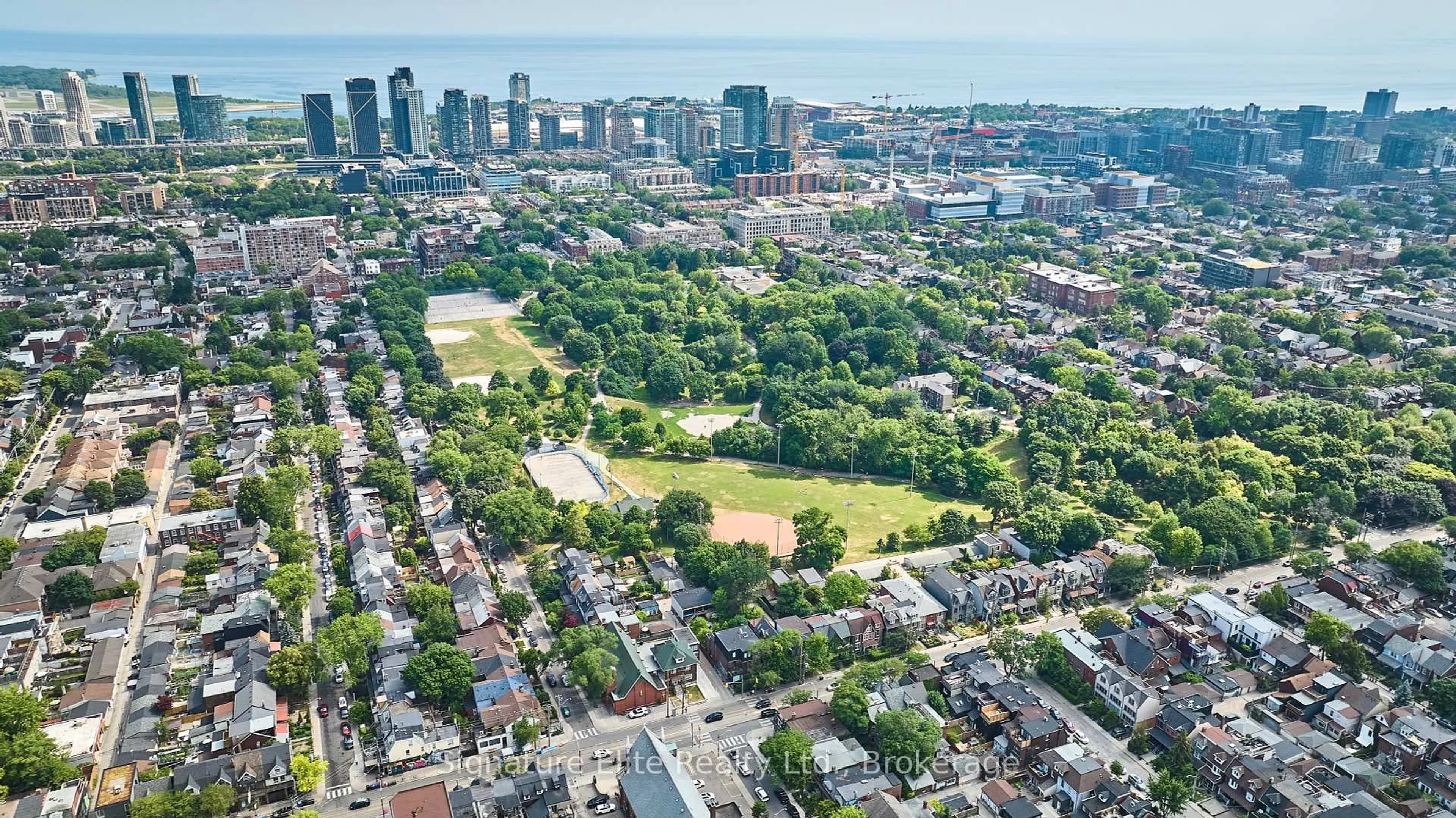 A pic from outside/outdoor area/front of a property/back of a property/a pic from drone, city buildings view from balcony for 130 Clinton St #TH7, Toronto Ontario M6G 2Y4