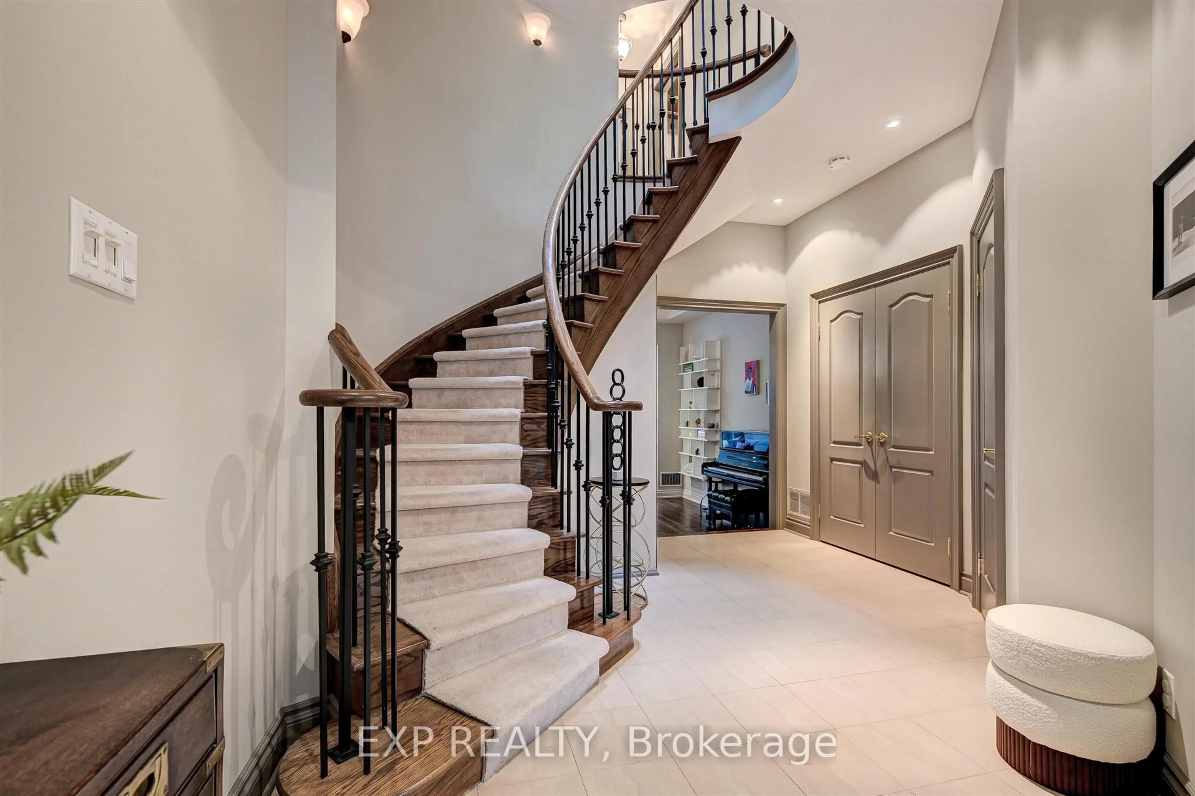 Indoor entryway for 13 Balmoral Ave, Toronto Ontario M4V 1J5