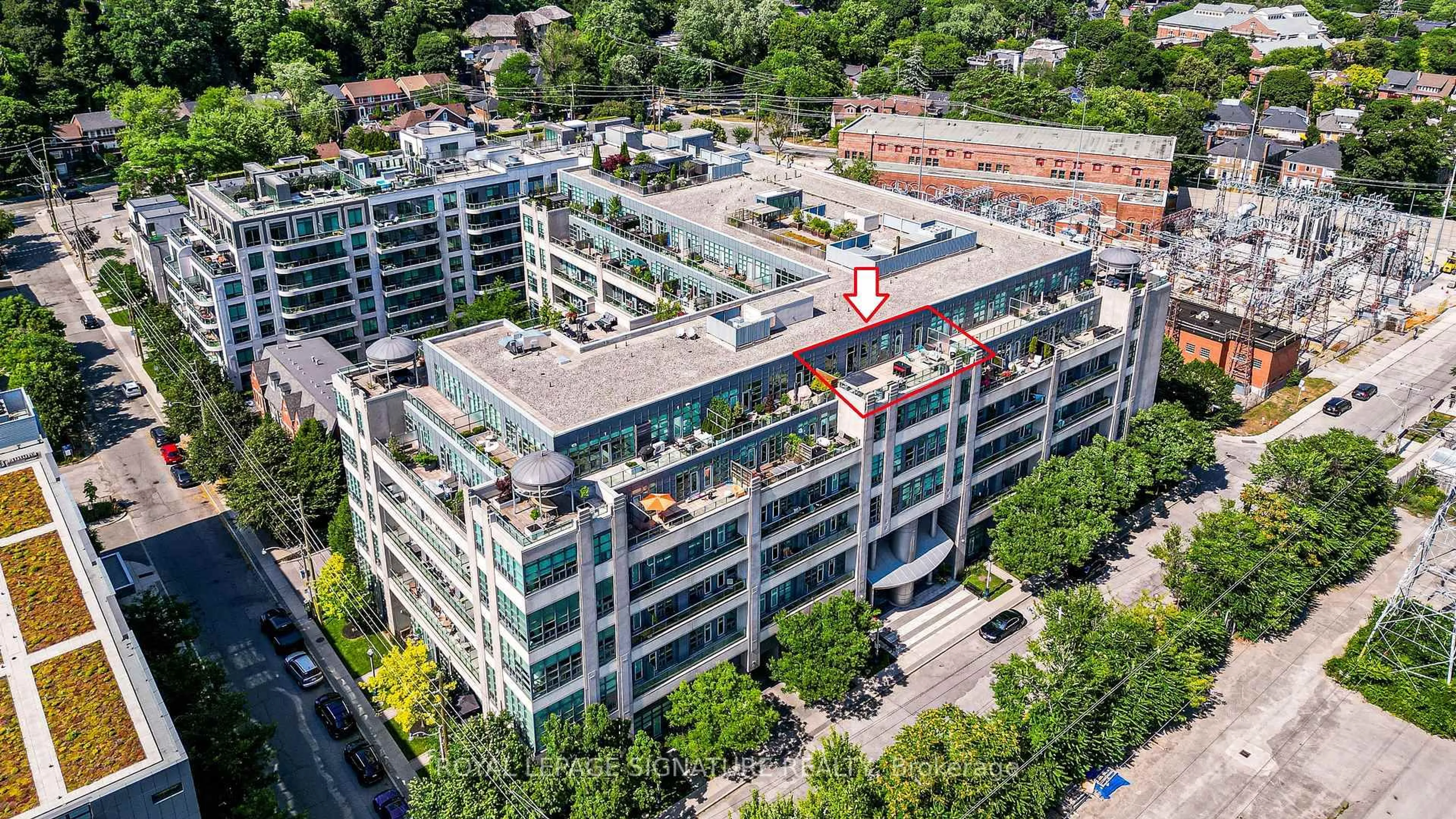 A pic from outside/outdoor area/front of a property/back of a property/a pic from drone, city buildings view from balcony for 380 Macpherson Ave #615, Toronto Ontario M4V 3E3