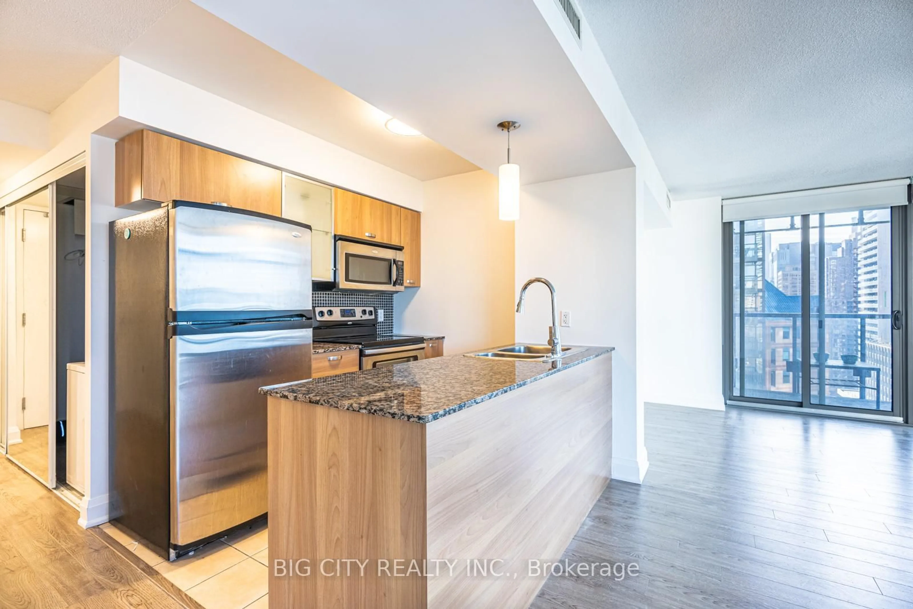 Standard kitchen, unknown for 37 Grosvenor St #1602, Toronto Ontario M4Y 3G5