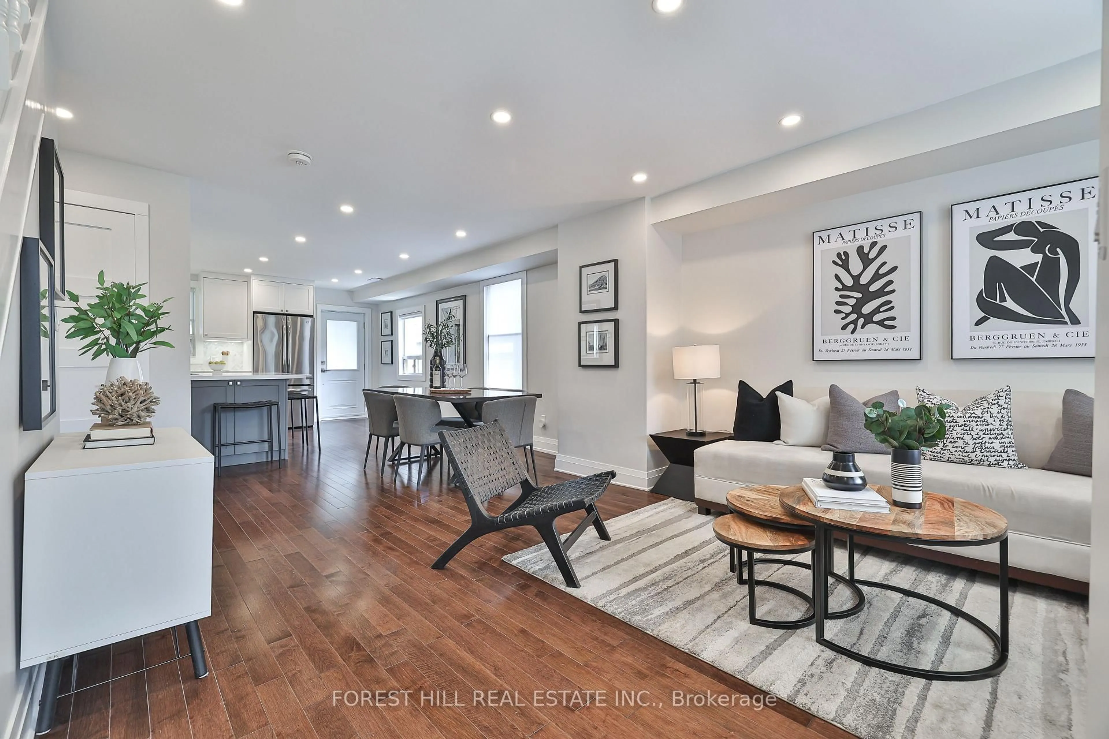 Living room with furniture, unknown for 27 Blandford St, Toronto Ontario M6E 3A6