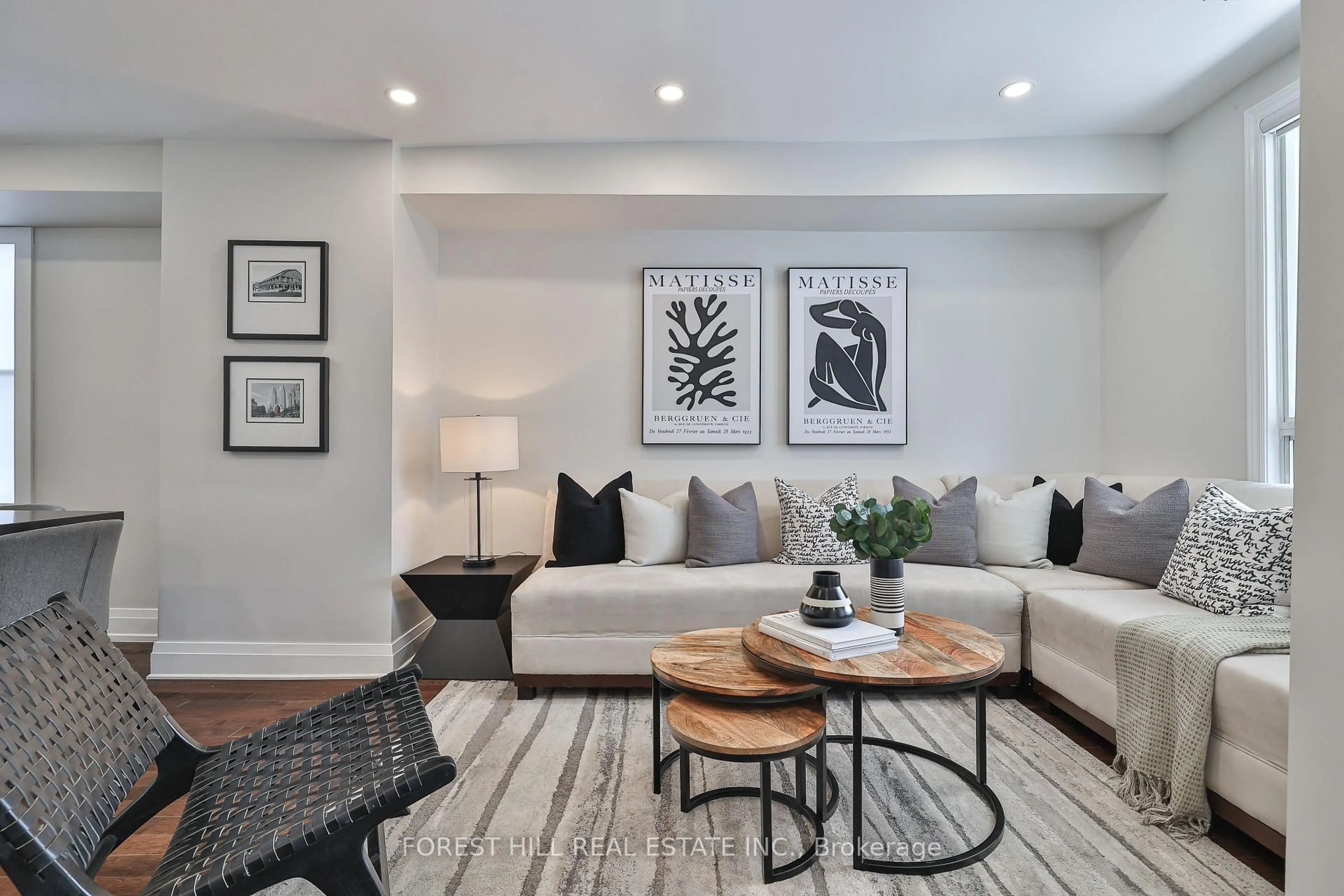 Living room with furniture, unknown for 27 Blandford St, Toronto Ontario M6E 3A6