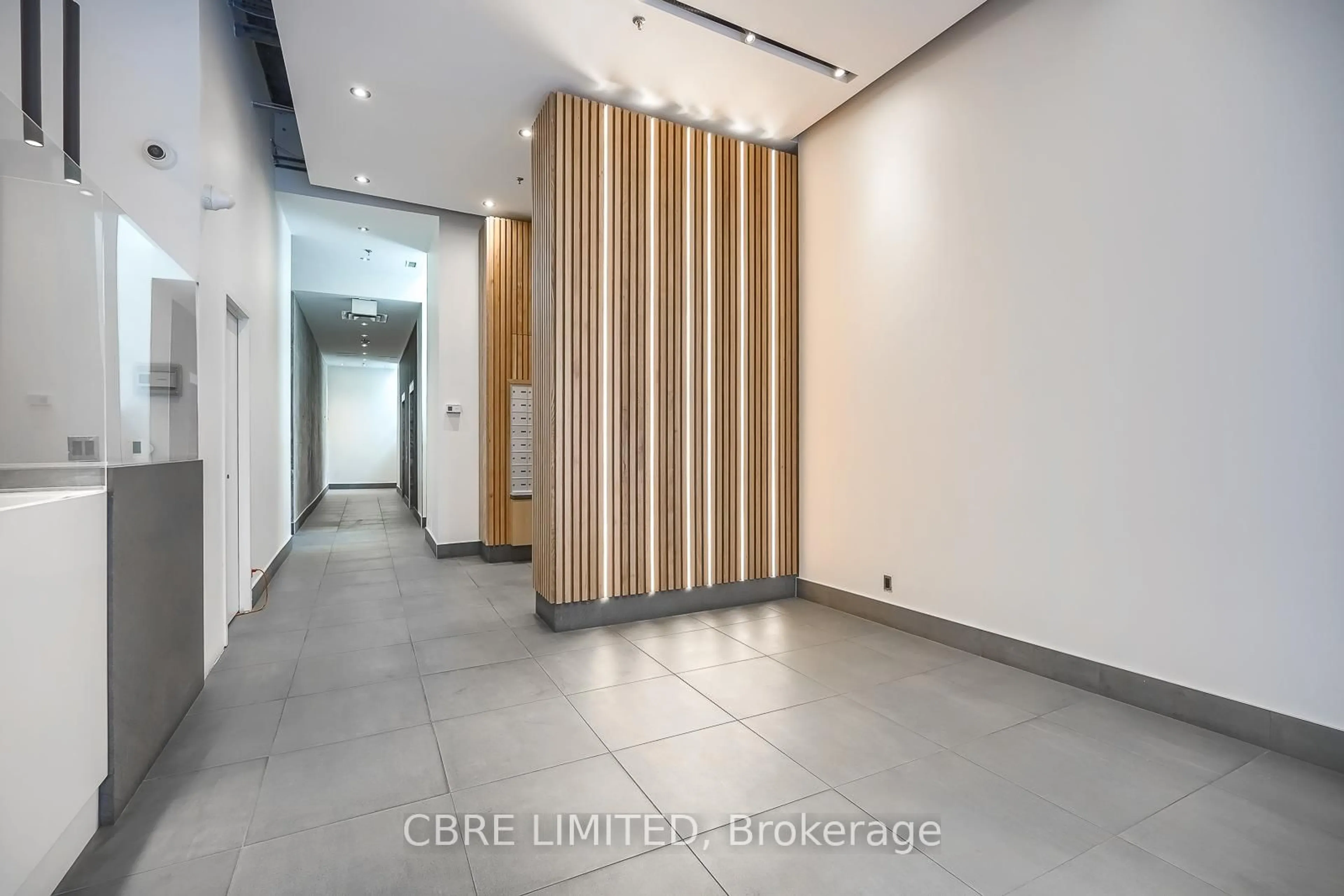 Indoor foyer for 388 Richmond St #1107, Toronto Ontario M5V 3P1