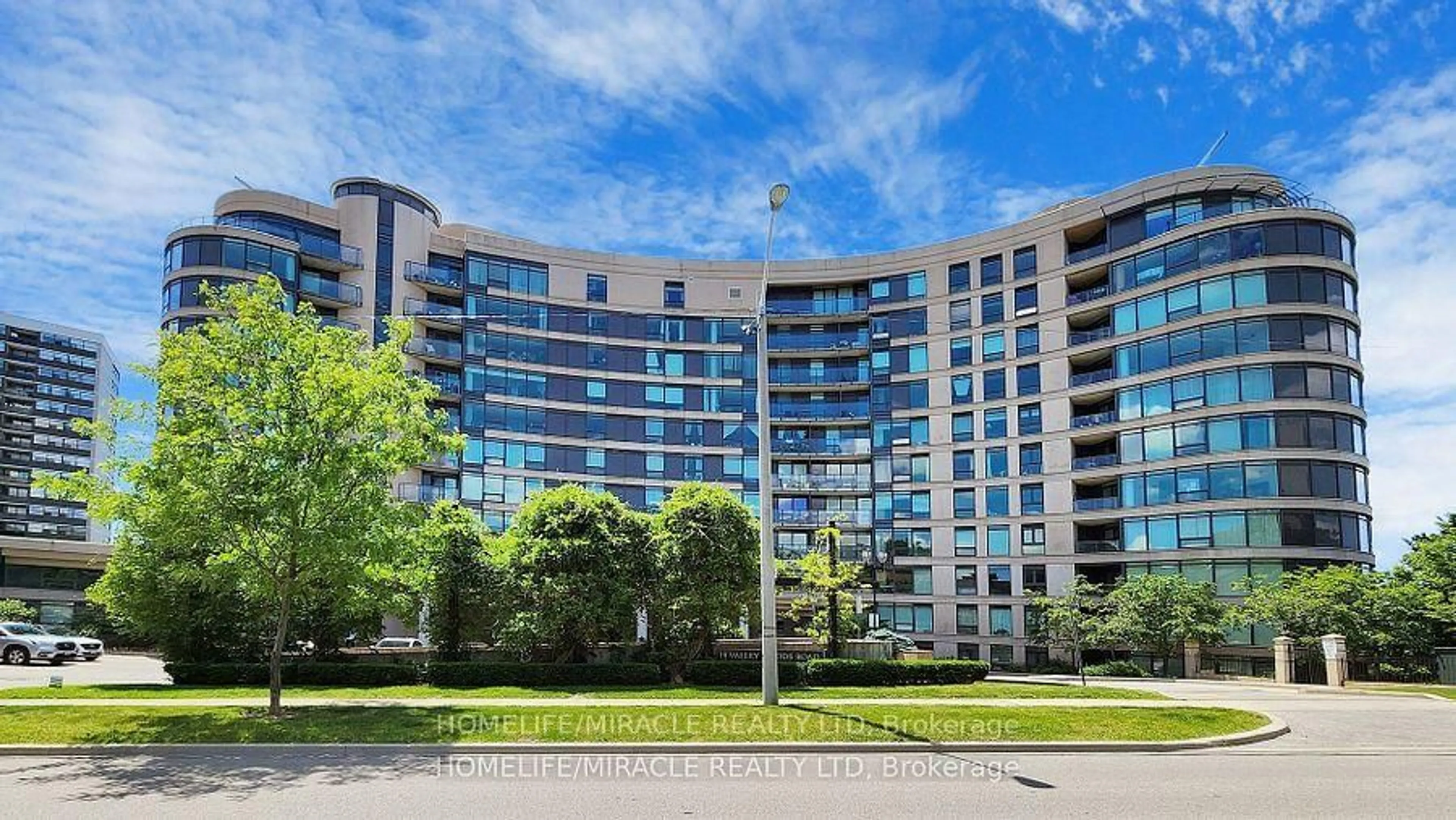 Indoor foyer for 18 Valley Woods Rd #Ph311, Toronto Ontario M3A 0A1