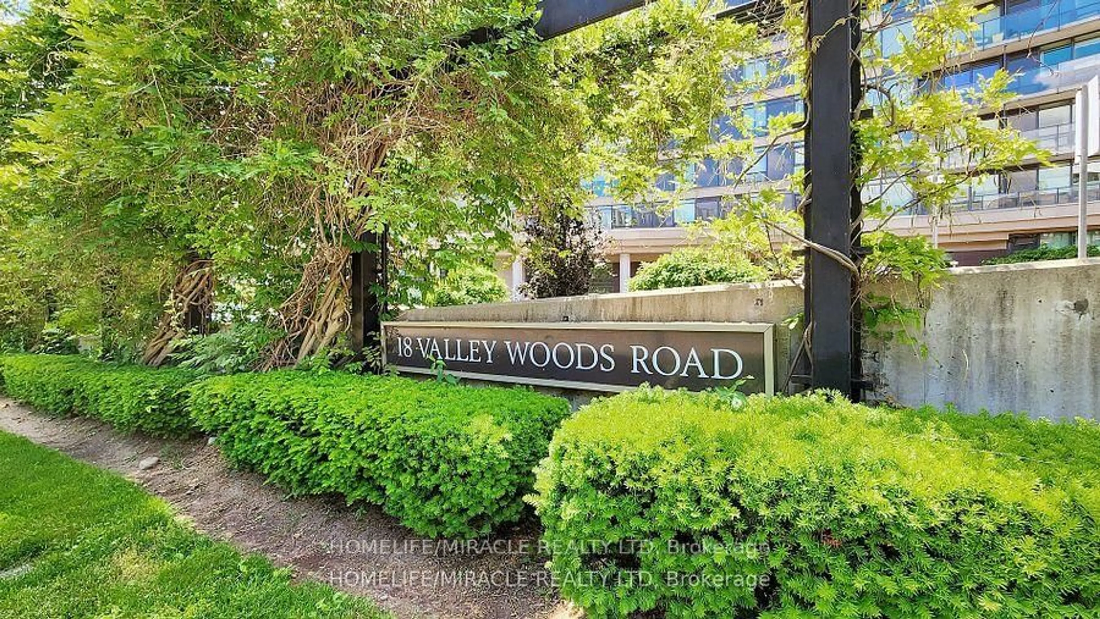 Indoor foyer for 18 Valley Woods Rd #Ph311, Toronto Ontario M3A 0A1