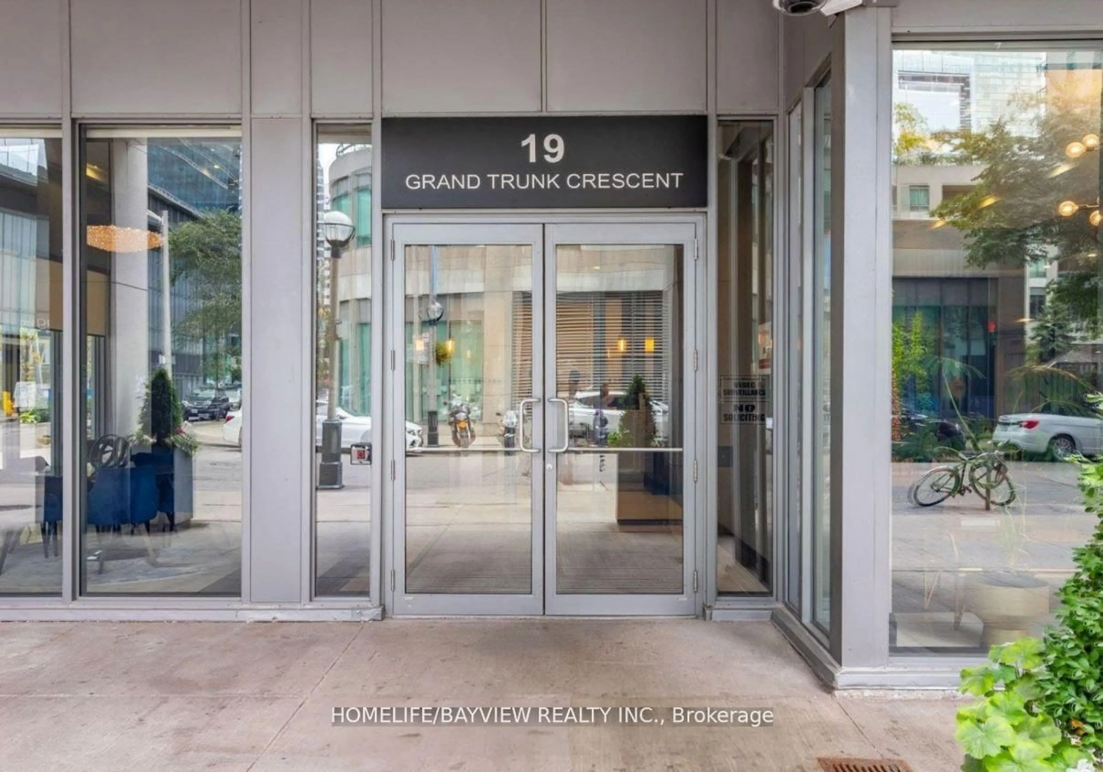 Indoor foyer for 19 Grand Trunk Cres #708, Toronto Ontario M5J 3A3