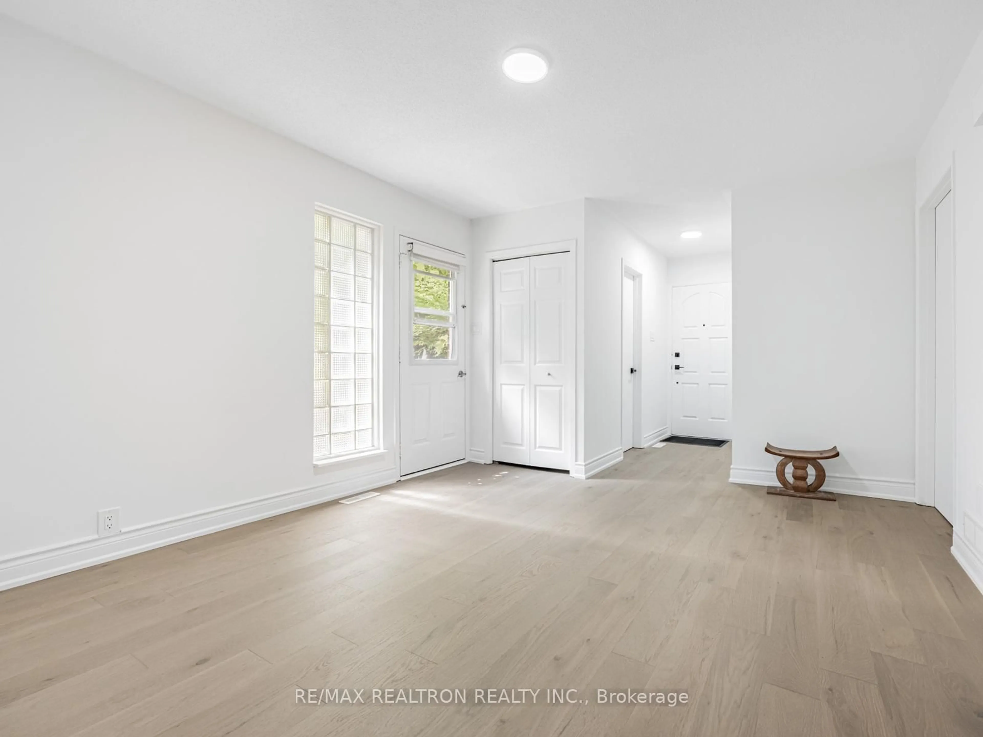 Indoor entryway for 171 Sexton Cres, Toronto Ontario M2H 2L7