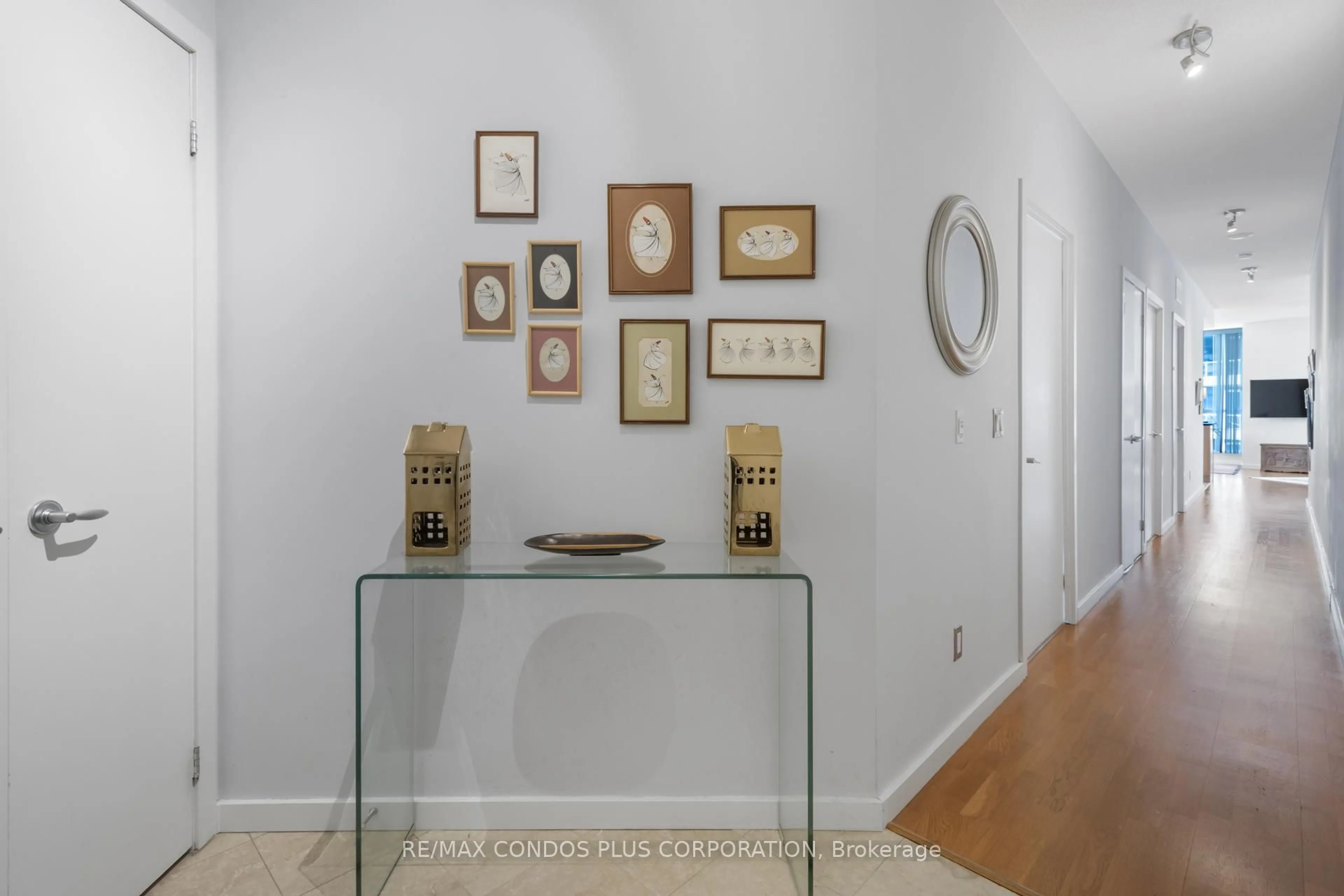 Indoor entryway for 218 Queens Quay #2302, Toronto Ontario M5J 2Y6