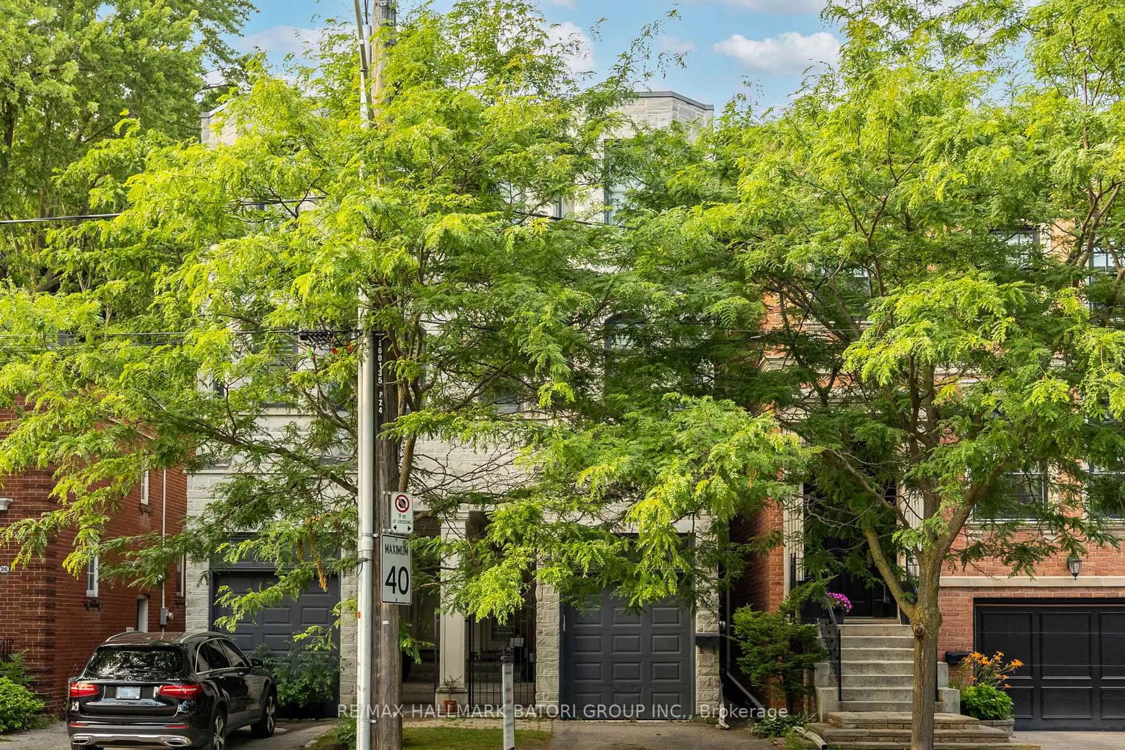 Unknown for 24A Oxton Ave, Toronto Ontario M5P 1L9