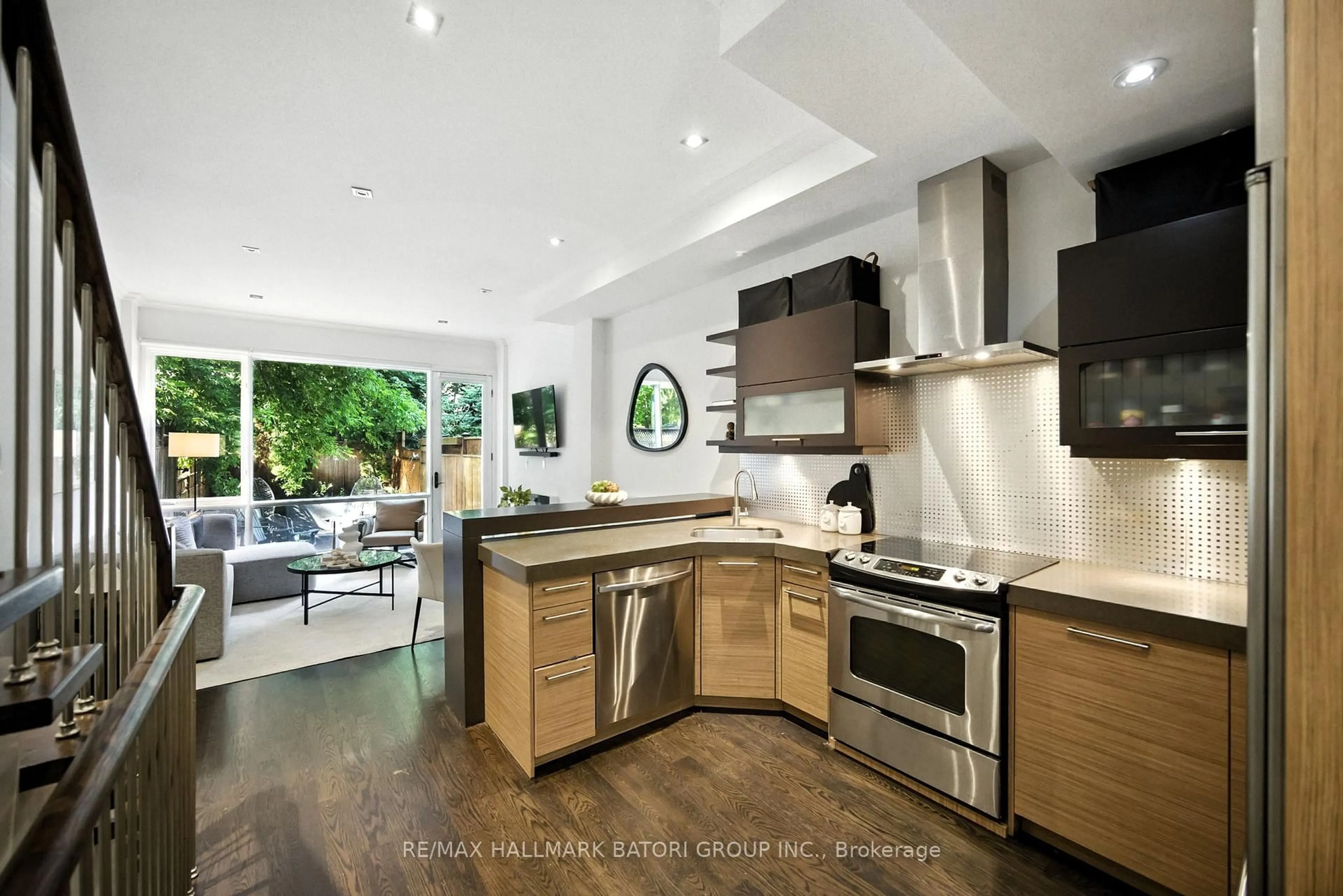 Open concept kitchen, ceramic/tile floor for 24A Oxton Ave, Toronto Ontario M5P 1L9