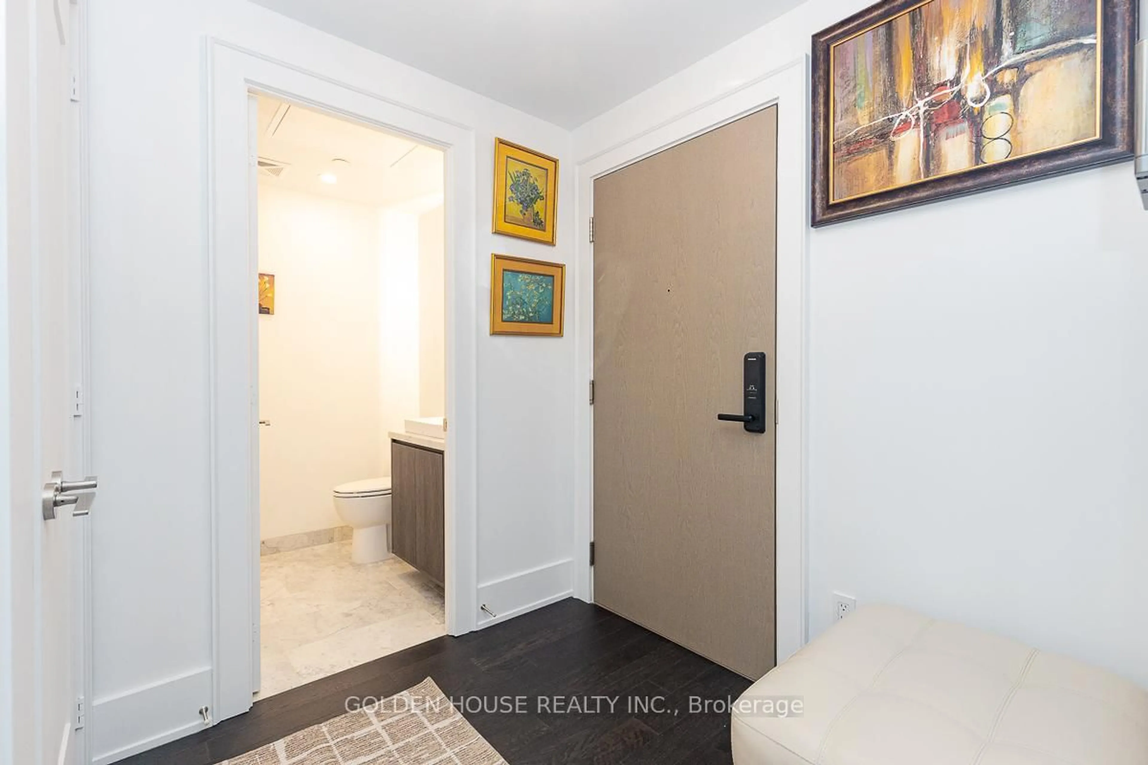 Indoor entryway for 118 Merchants' Wharf #702, Toronto Ontario M5A 0L3