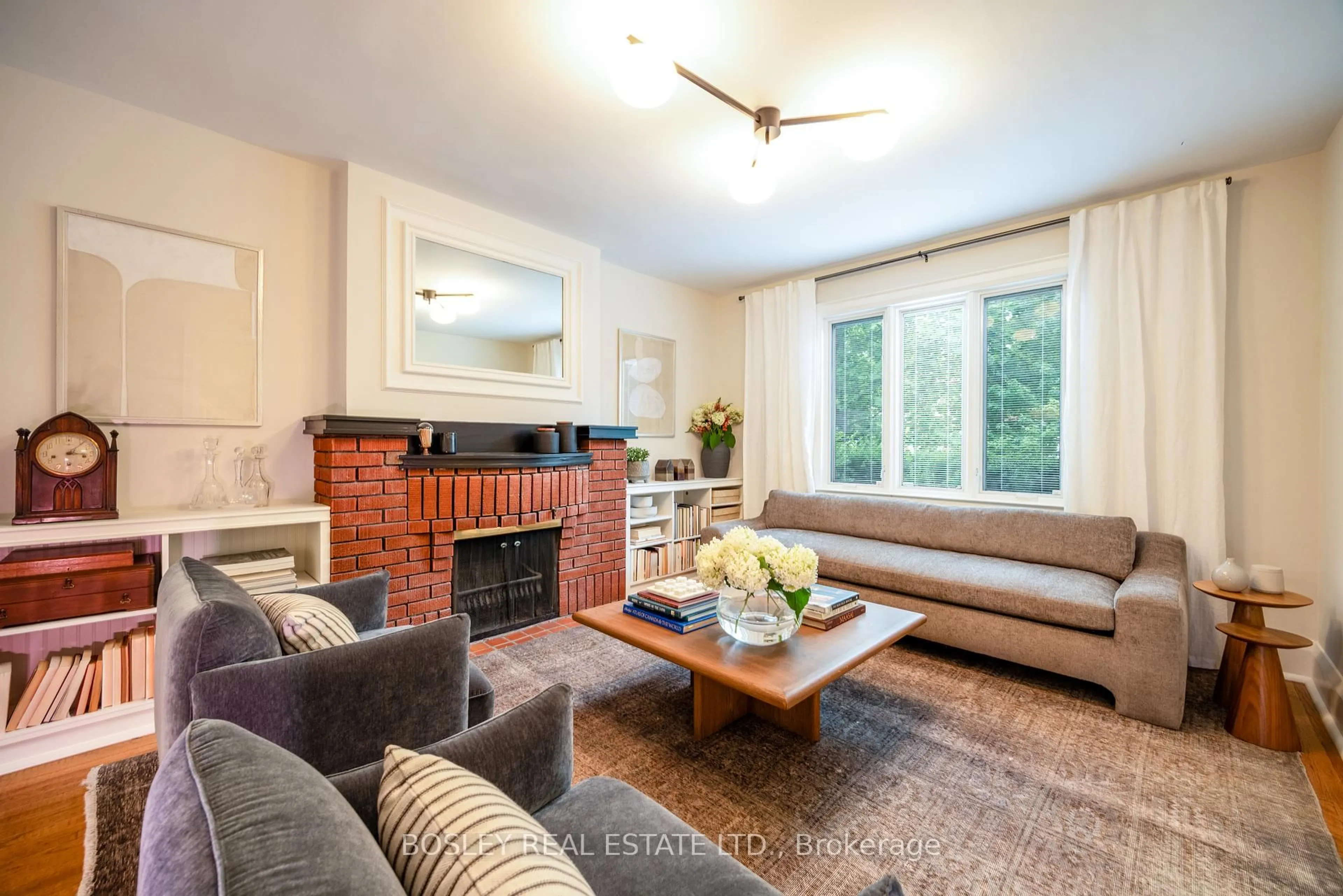 Living room with furniture, unknown for 33 Belcourt Rd, Toronto Ontario M4S 2T8