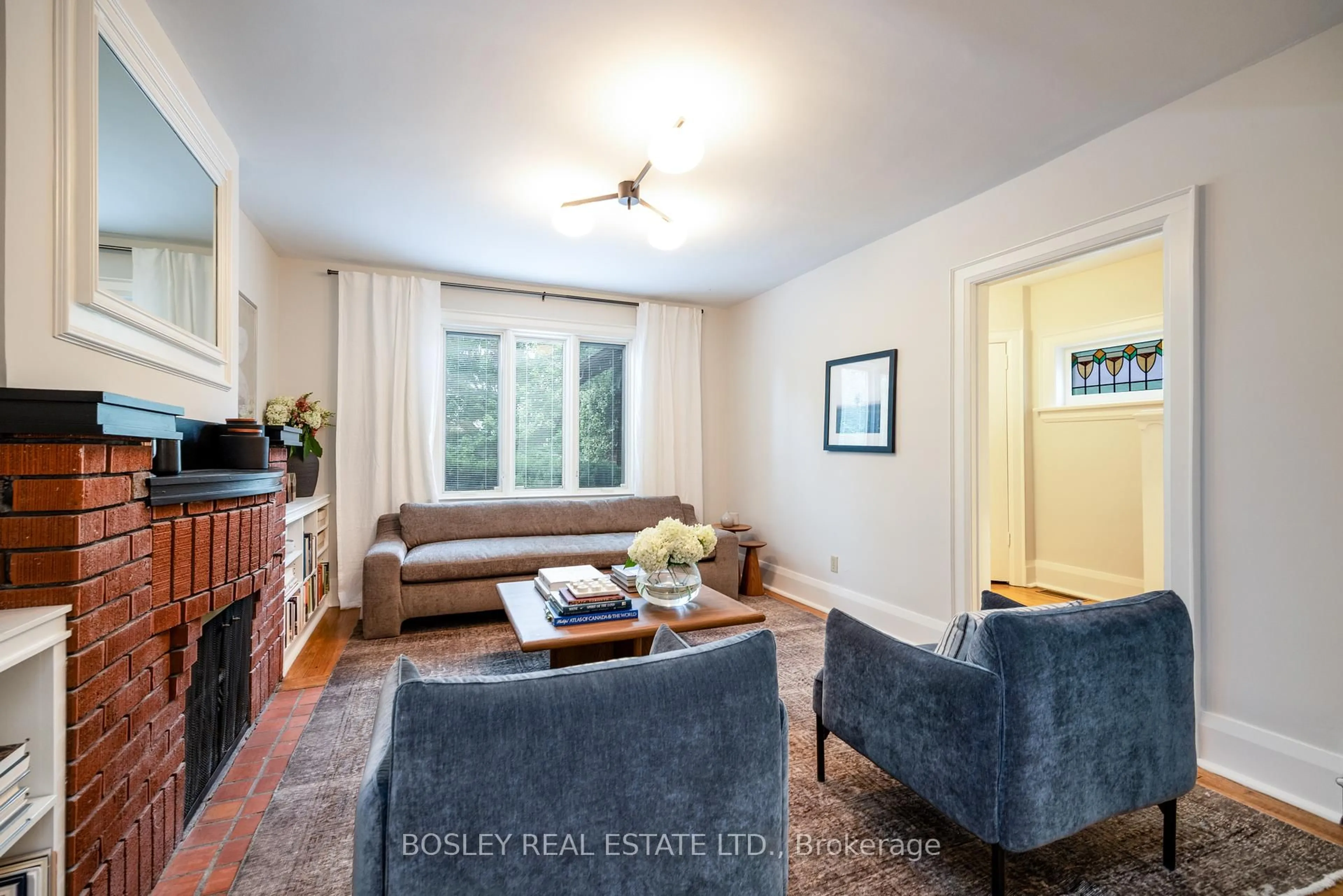 Living room with furniture, wood/laminate floor for 33 Belcourt Rd, Toronto Ontario M4S 2T8