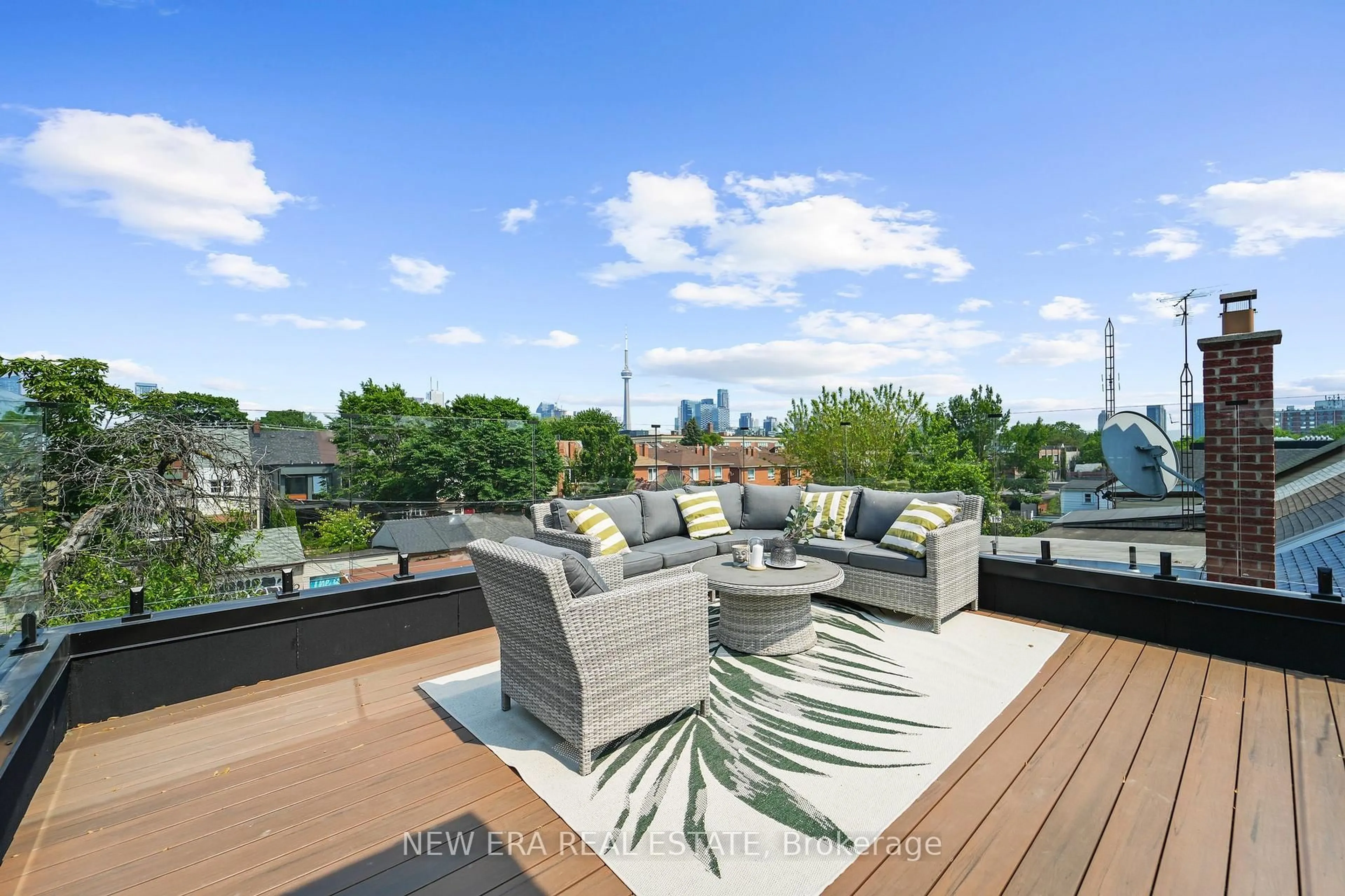 Patio, water/lake/river/ocean view for 113 Bellwoods Ave, Toronto Ontario M6J 3N4