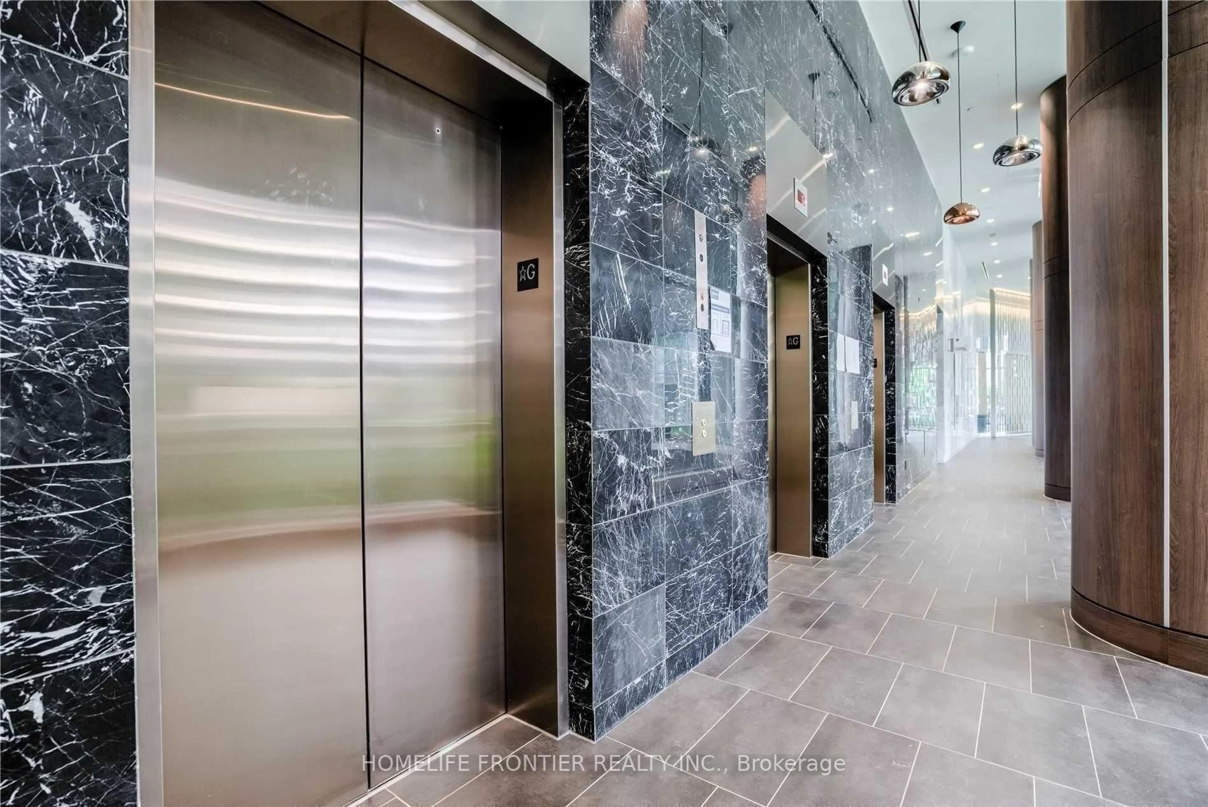 Indoor foyer for 117 McMahon Dr #PH11, Toronto Ontario M2K 0E4