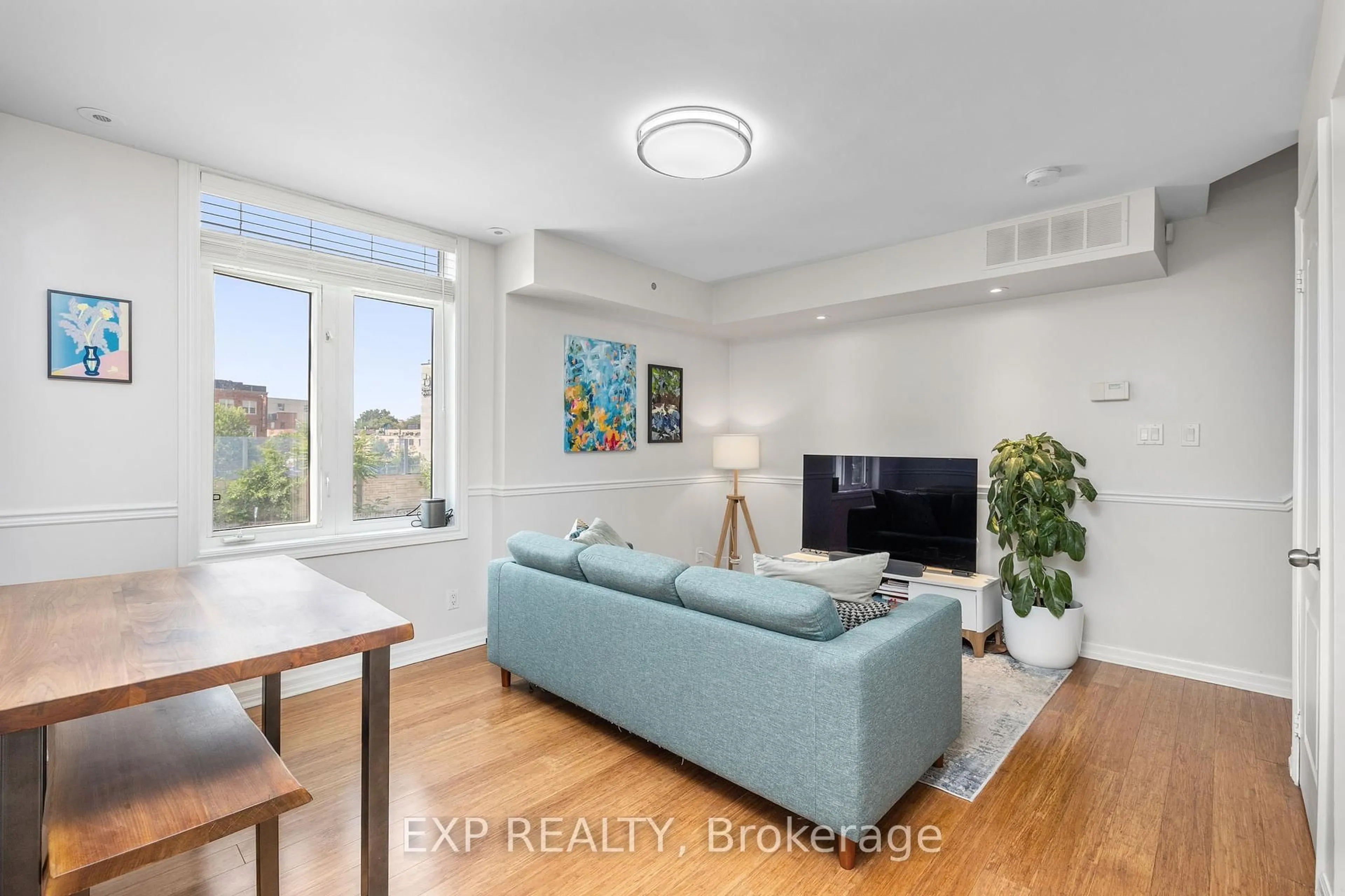 Living room with furniture, wood/laminate floor for 35 Sudbury St #3506, Toronto Ontario M6J 3W6