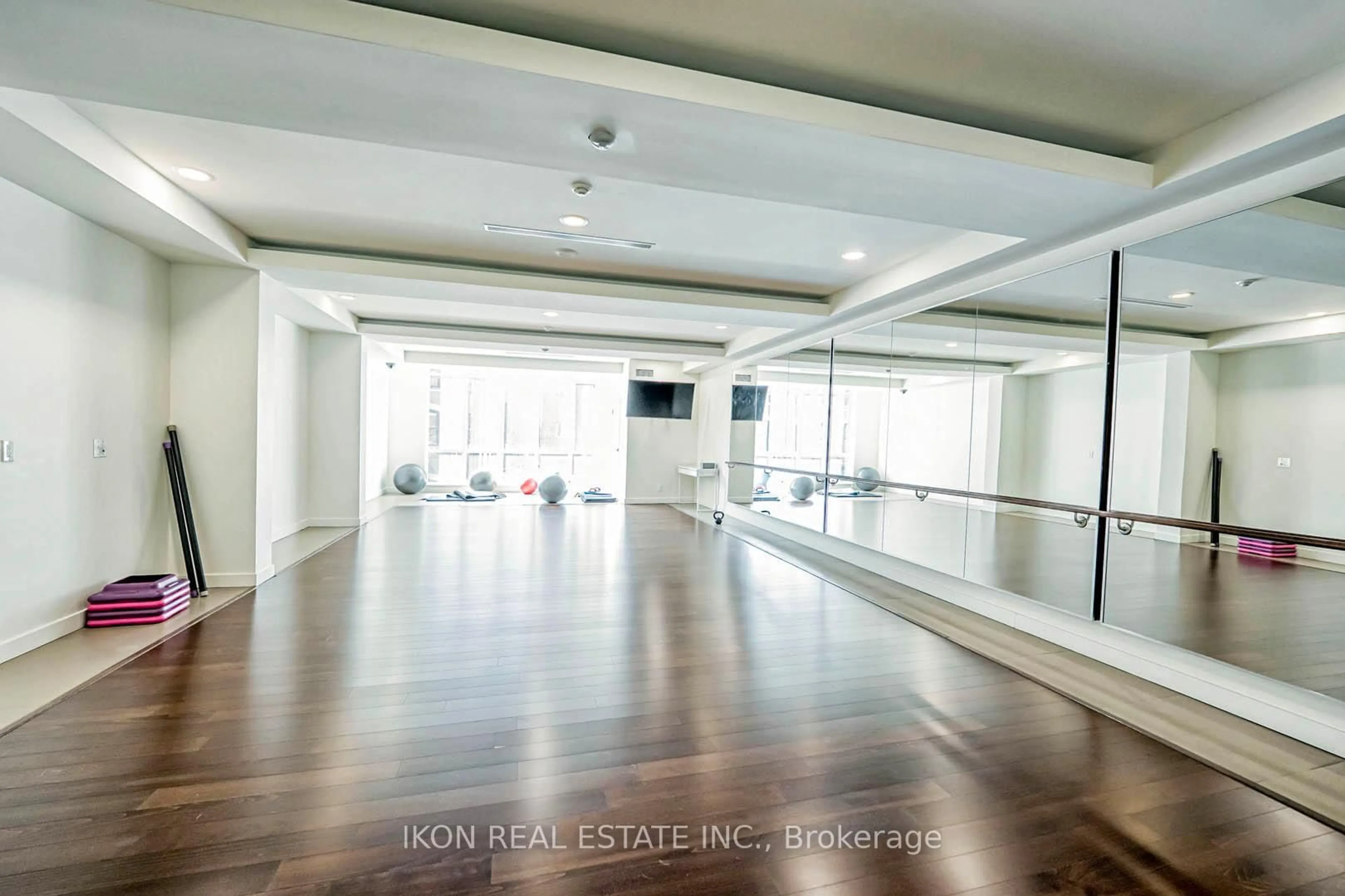 Indoor foyer for 116 George St #406N, Toronto Ontario M5A 3S2