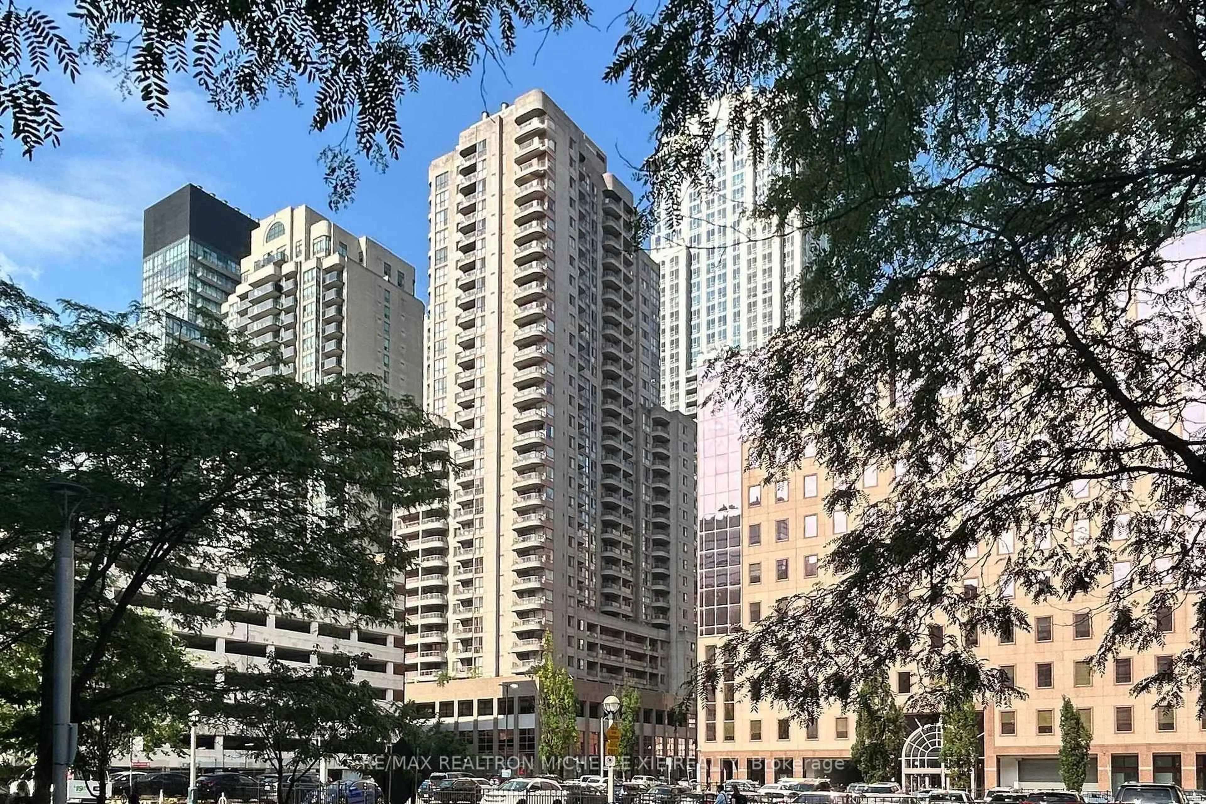 Unknown for 736 Bay St #1009, Toronto Ontario M5G 1N6