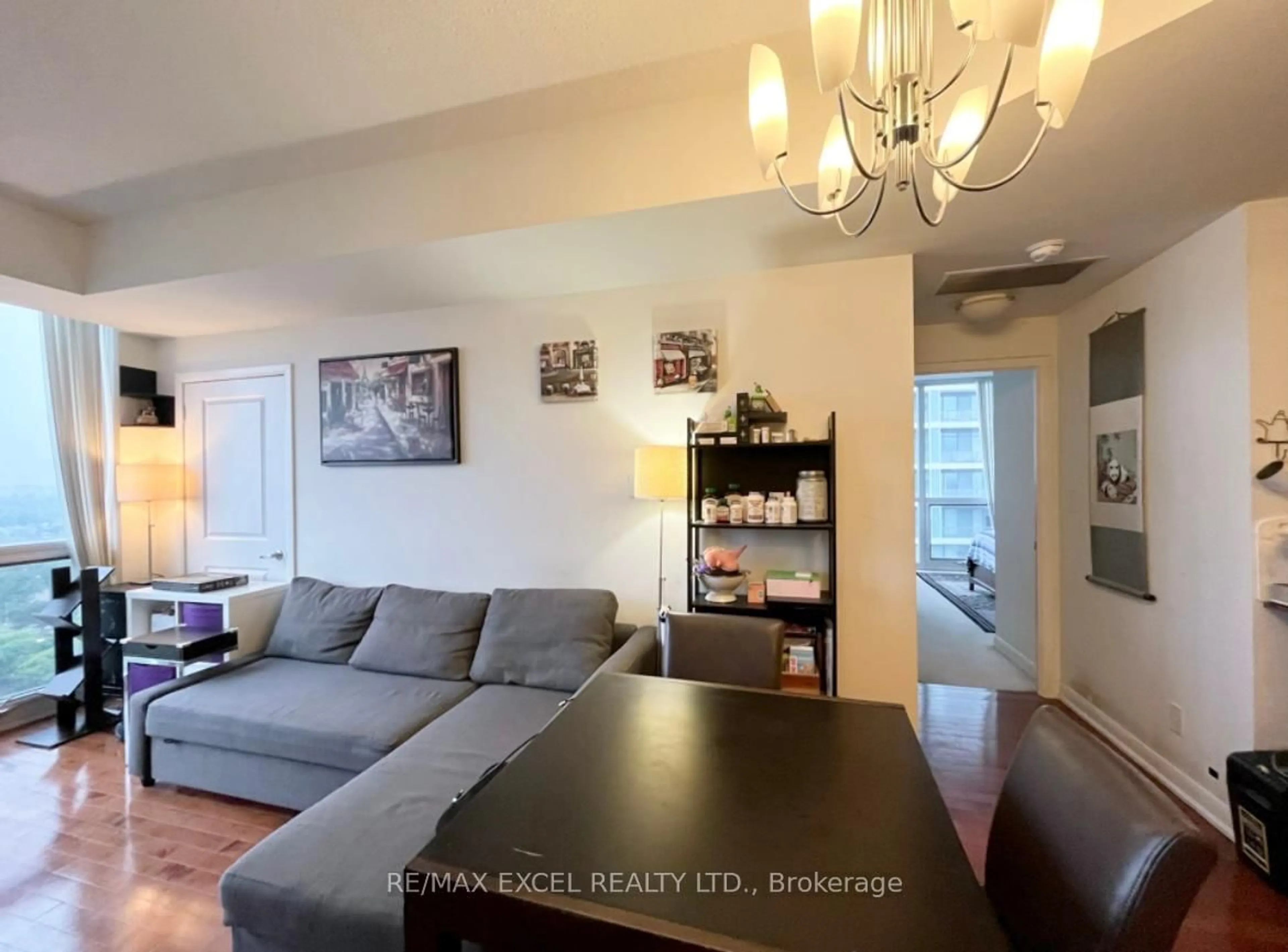 Living room with furniture, wood/laminate floor for 5793 Yonge St #2309, Toronto Ontario M2M 3T9