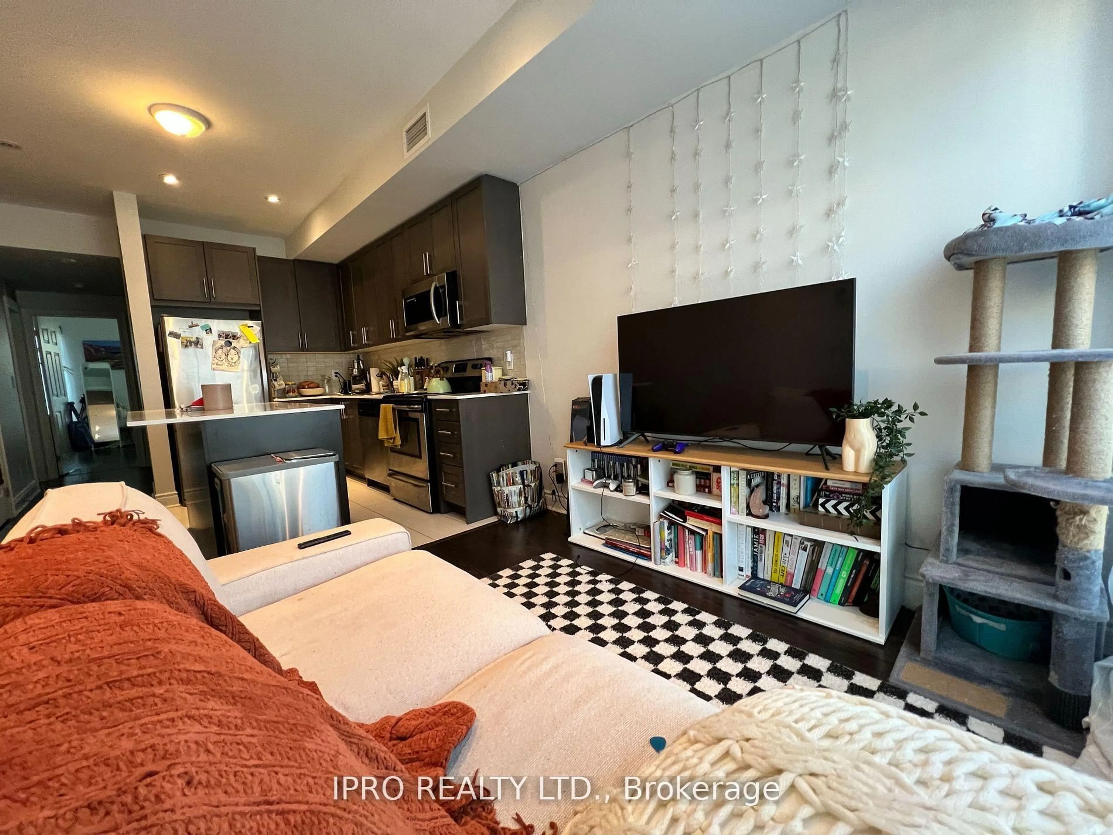 A pic of a room for 639 Lawrence Ave #209, Toronto Ontario M6A 1A9
