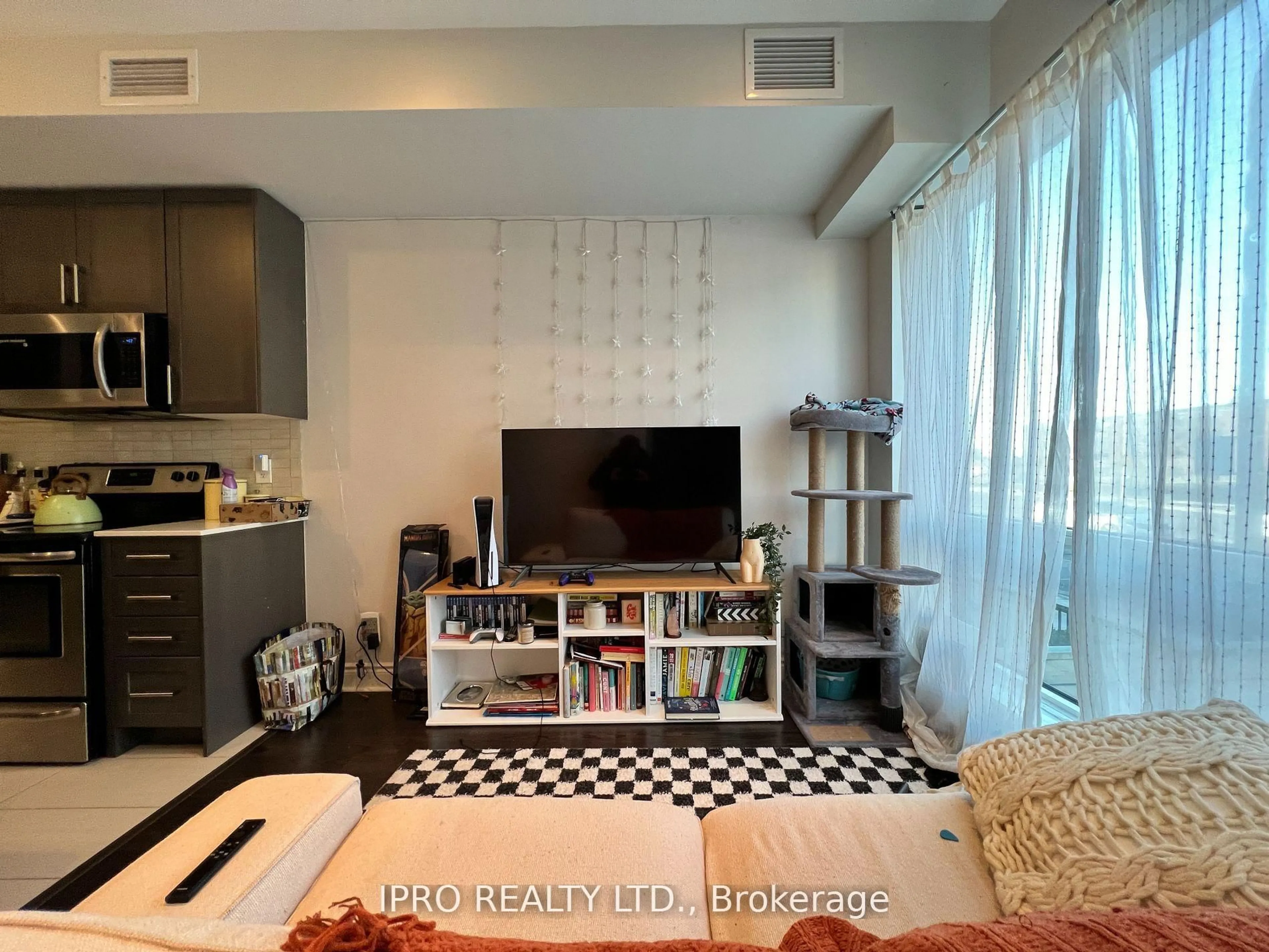 A pic of a room for 639 Lawrence Ave #209, Toronto Ontario M6A 1A9