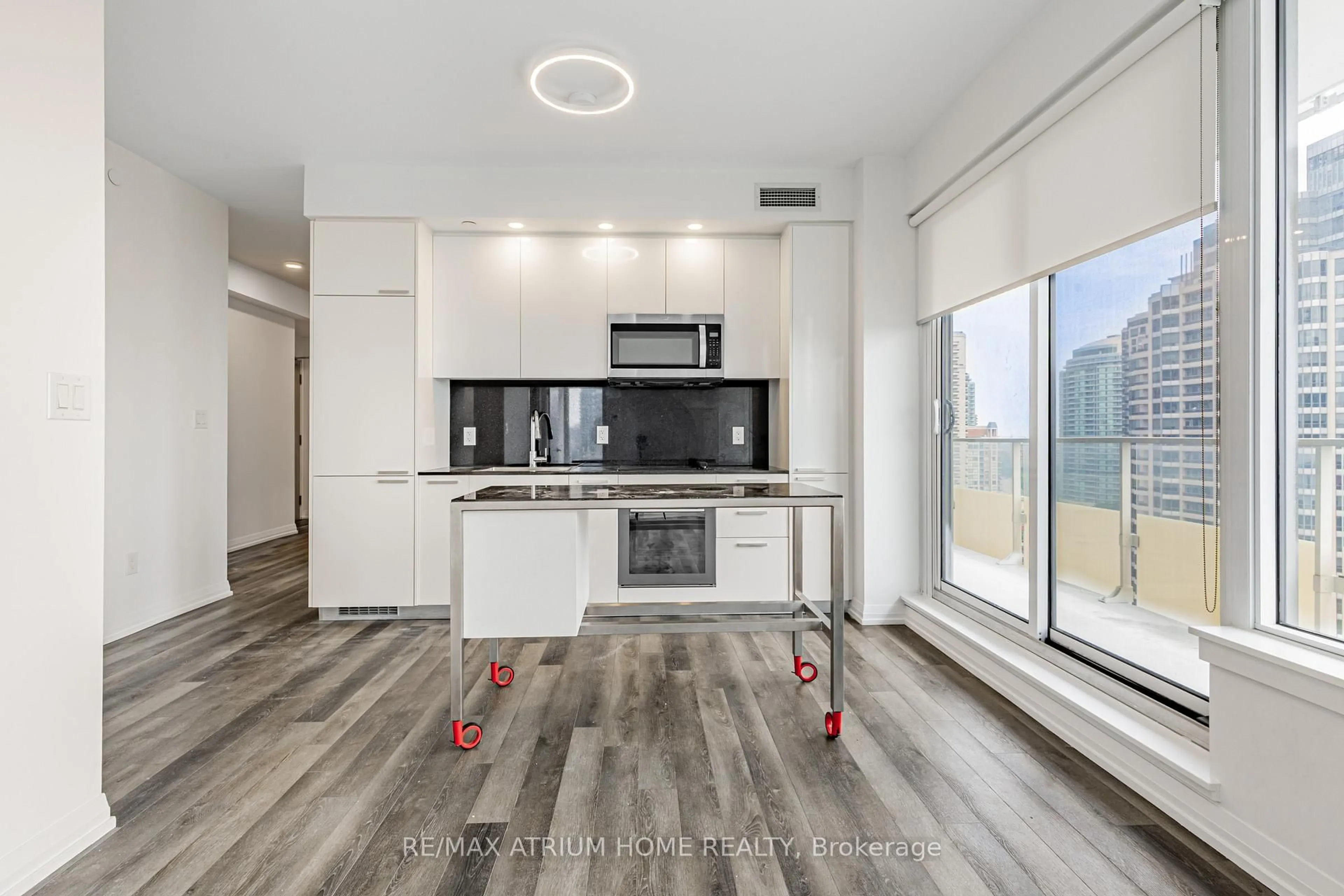Open concept kitchen, unknown for 75 Canterbury Pl #2102, Toronto Ontario M2N 0L2
