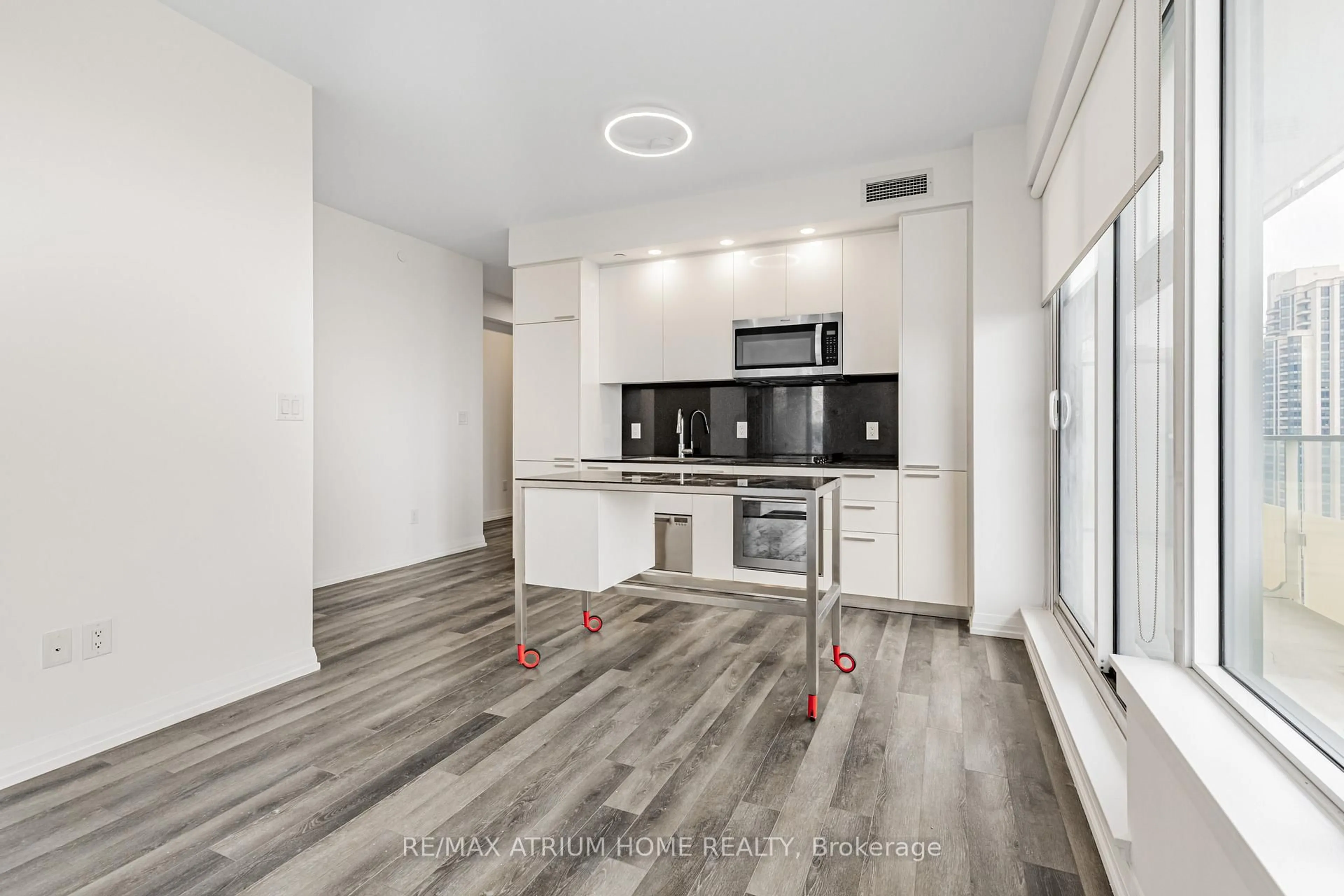 Unknown for 75 Canterbury Pl #2102, Toronto Ontario M2N 0L2
